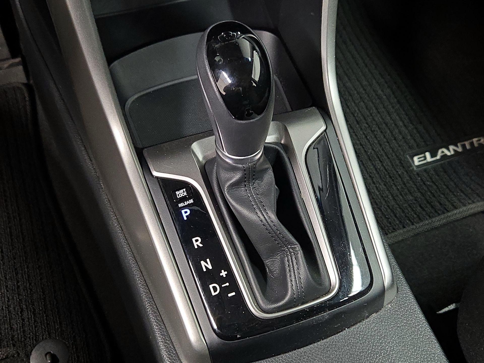 Thumbnail: 2017 Hyundai Elantra - 16