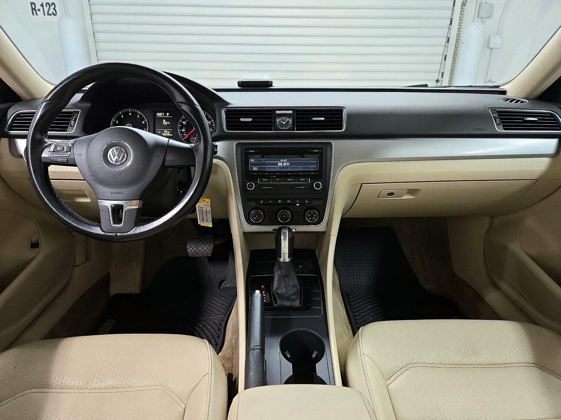 Thumbnail: 2015 Volkswagen Passat - 9