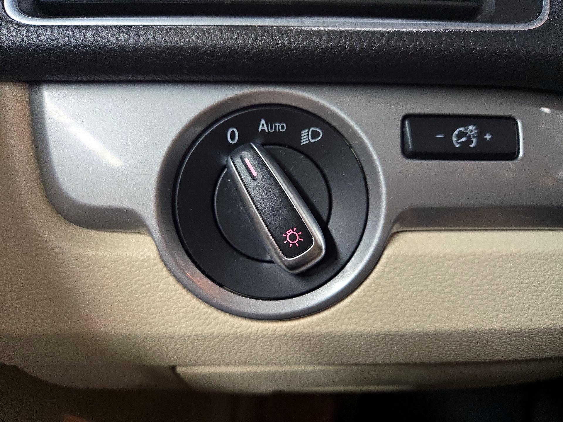 Thumbnail: 2015 Volkswagen Passat - 13