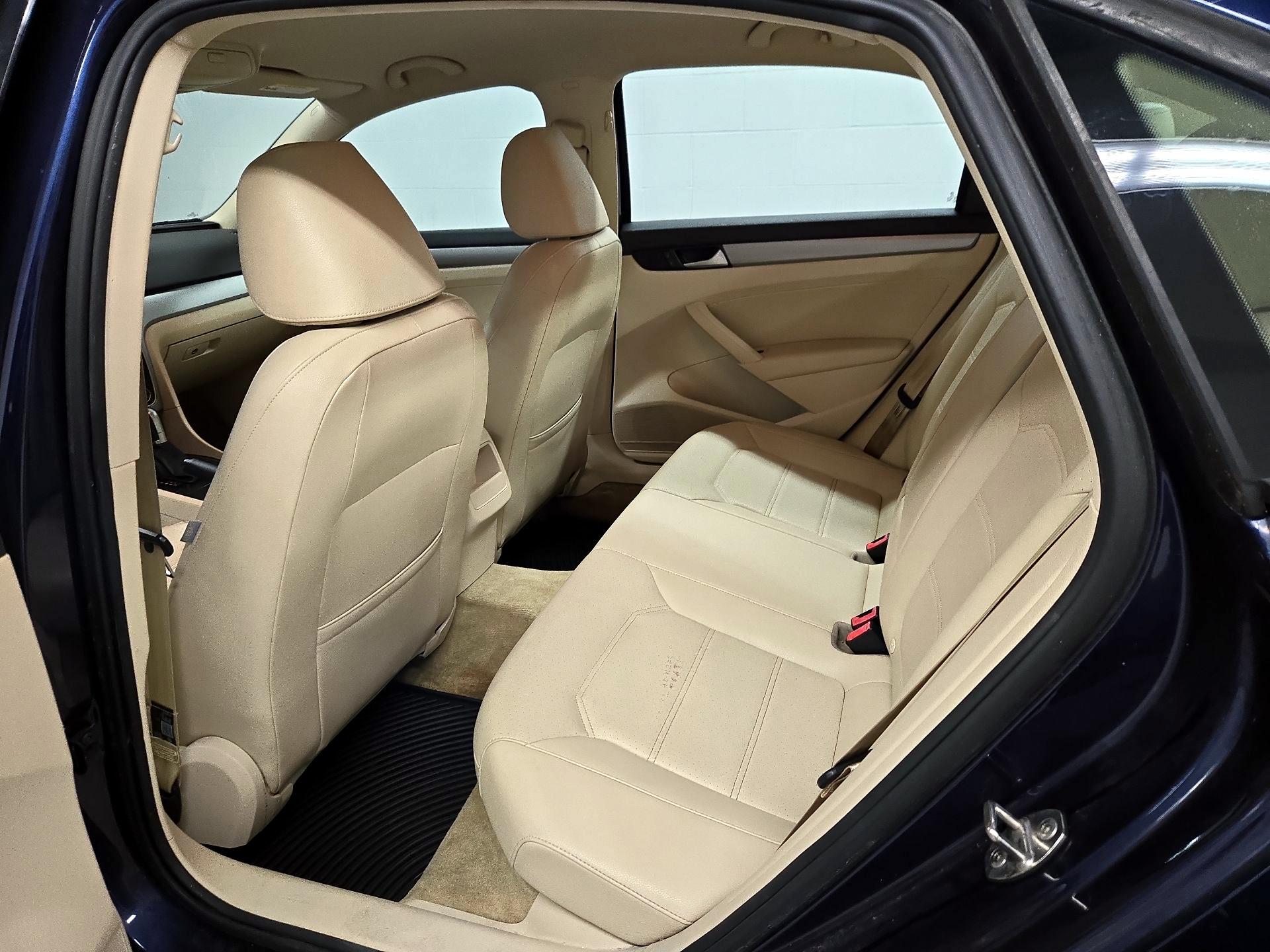 Thumbnail: 2015 Volkswagen Passat - 18
