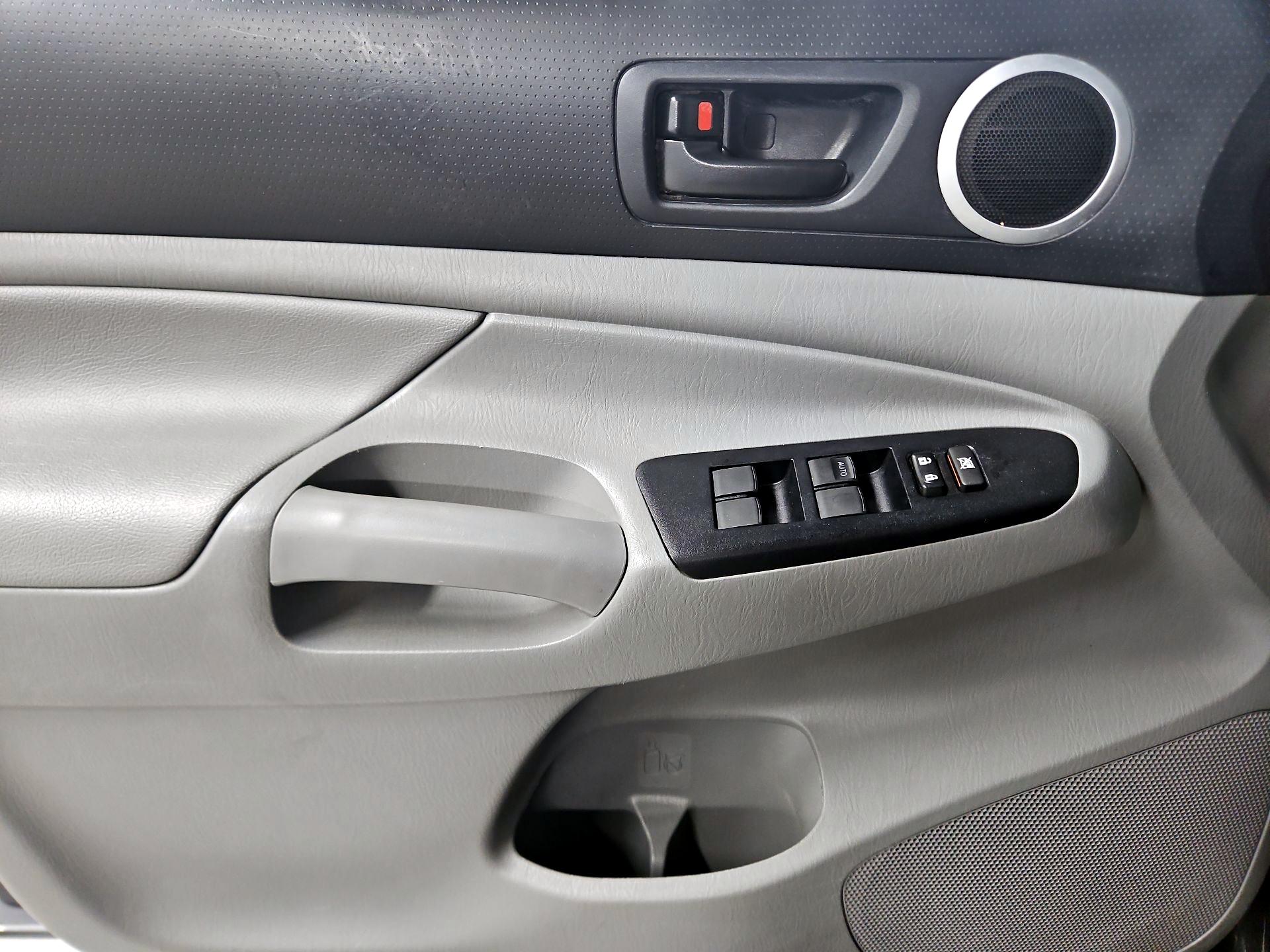 Thumbnail: 2014 Toyota Tacoma - 12