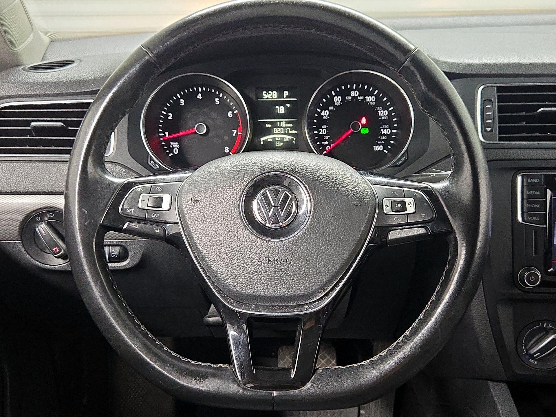 Thumbnail: 2016 Volkswagen Jetta - 10