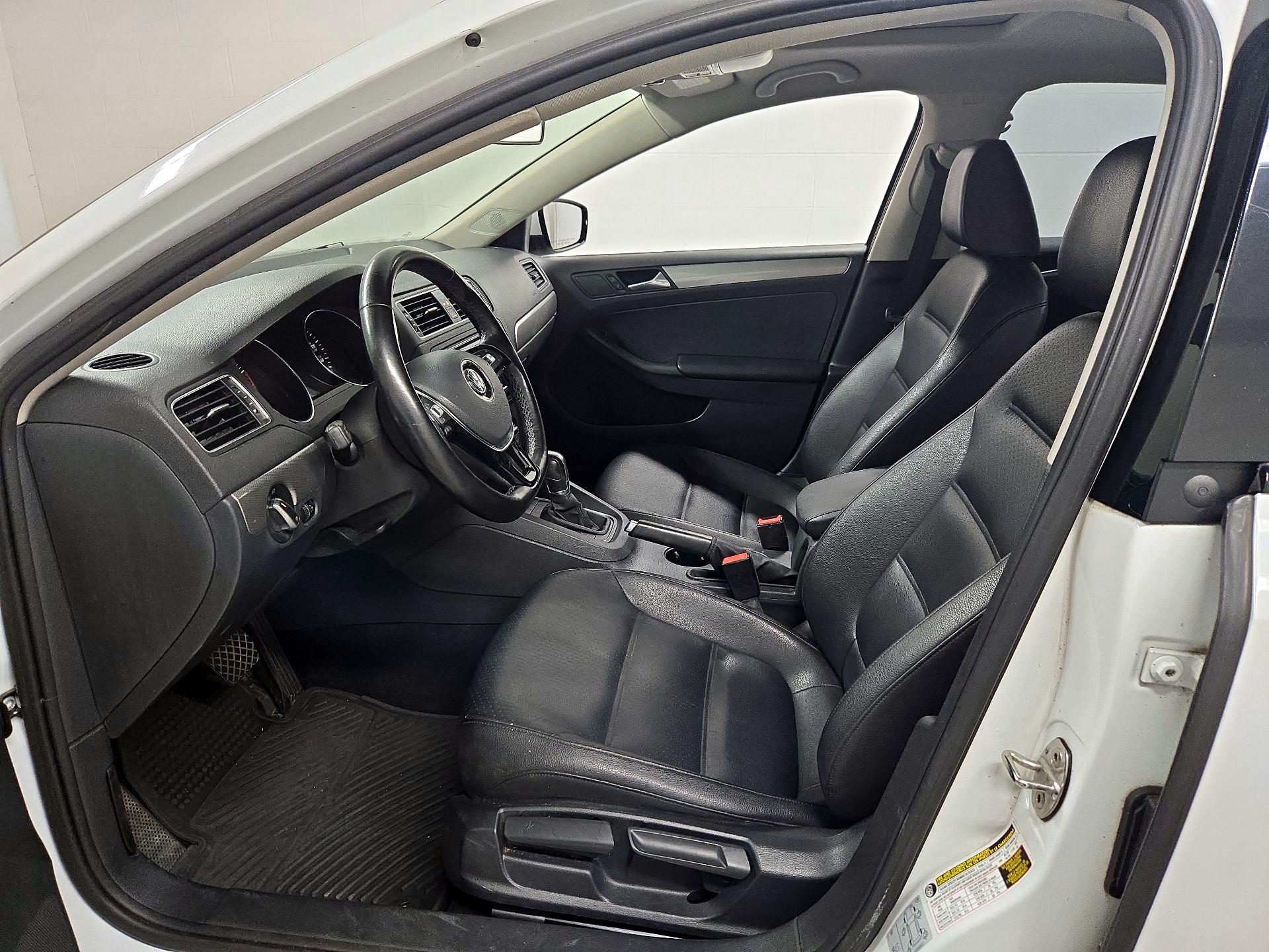 Thumbnail: 2016 Volkswagen Jetta - 11
