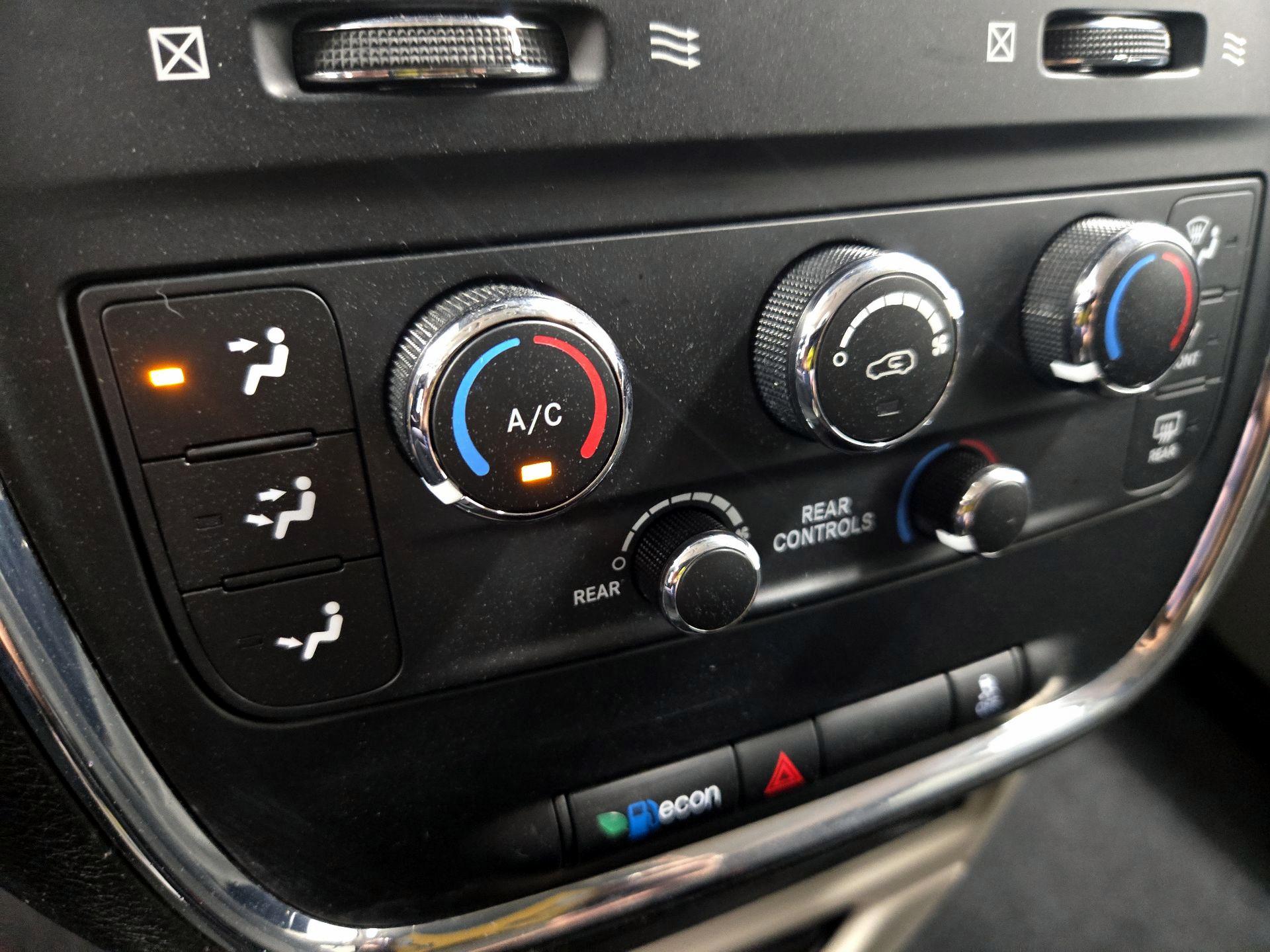 Thumbnail: 2019 Dodge Grand Caravan - 16