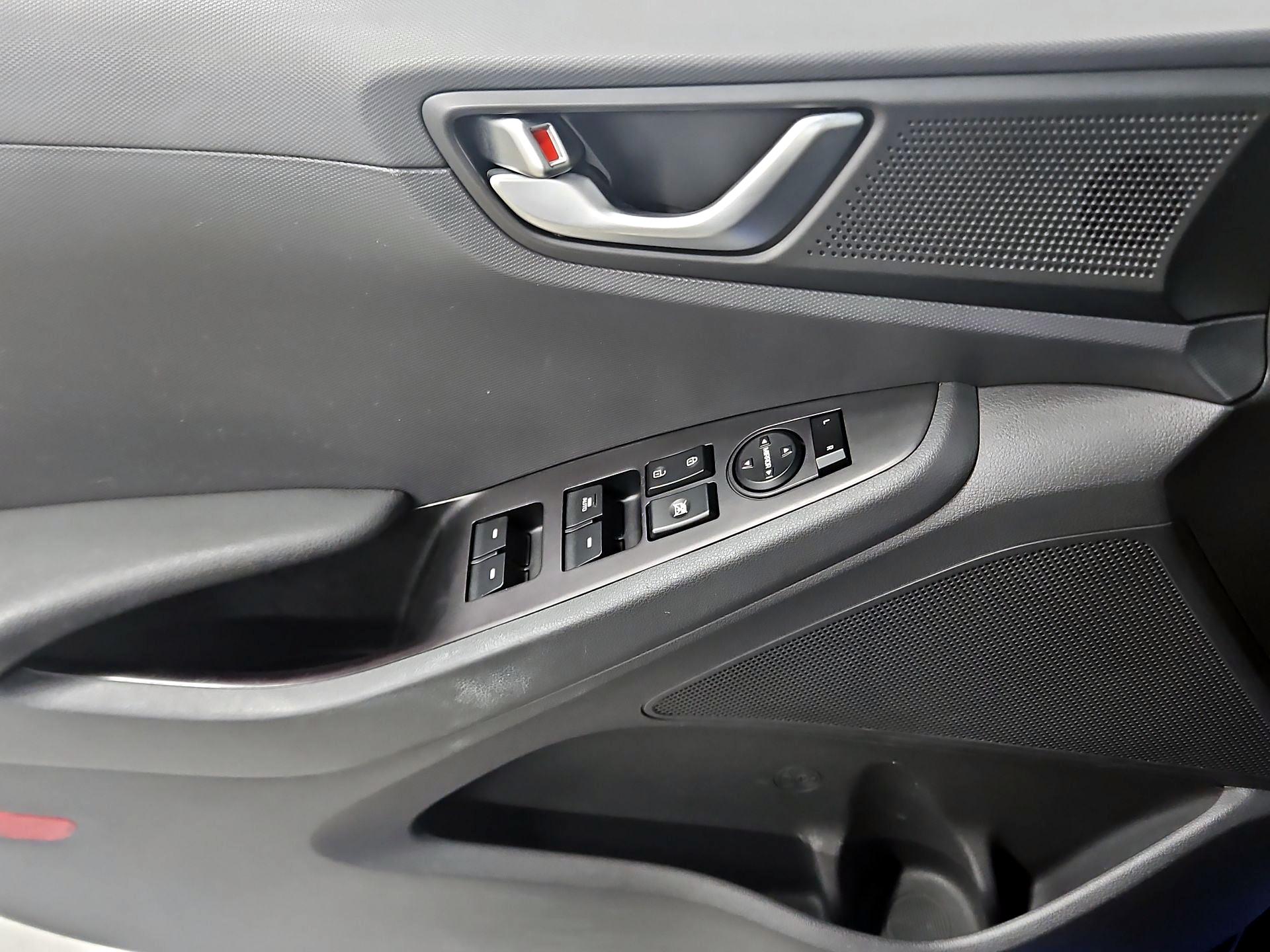 Thumbnail: 2017 Hyundai Ioniq - 12