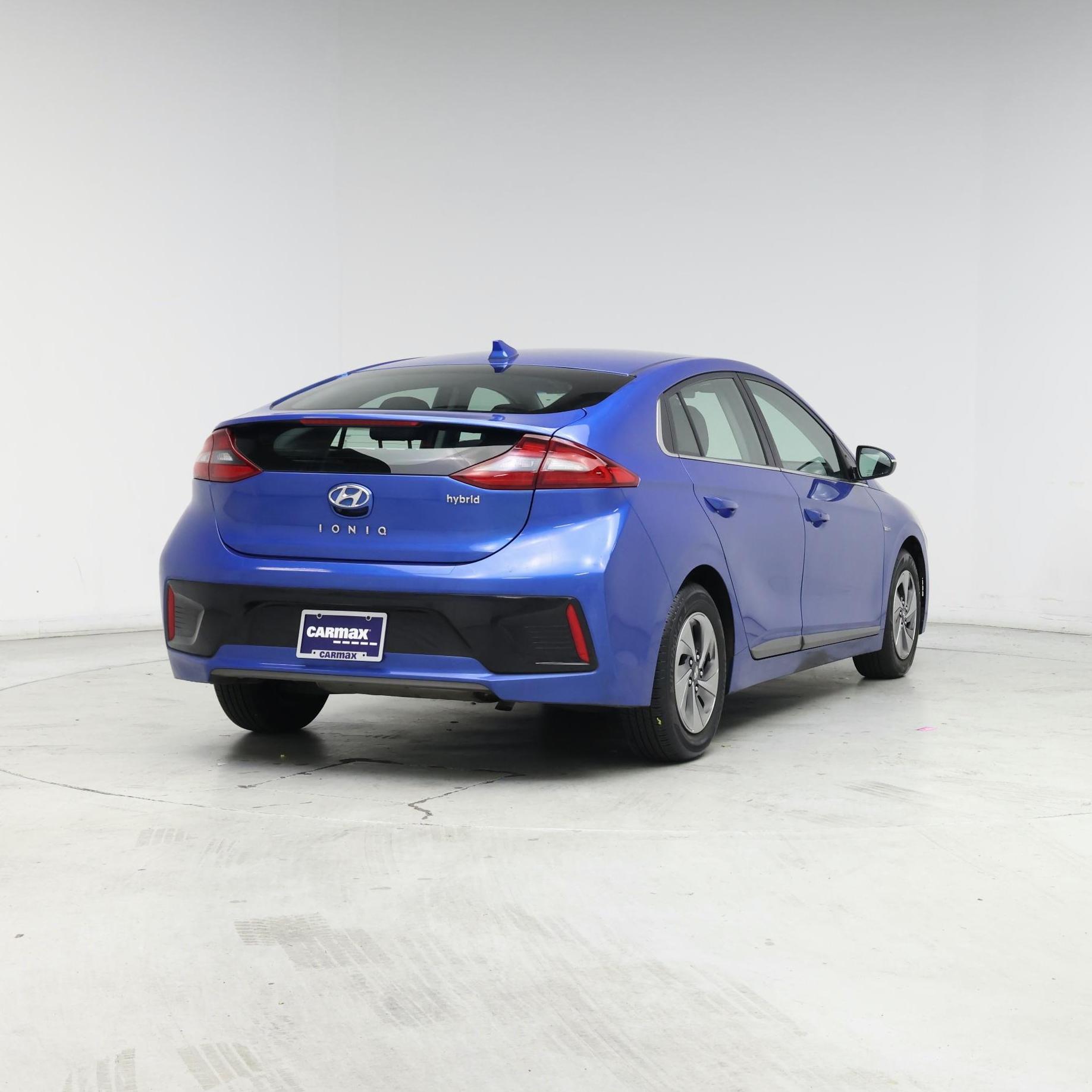 Thumbnail: 2017 Hyundai Ioniq - 8