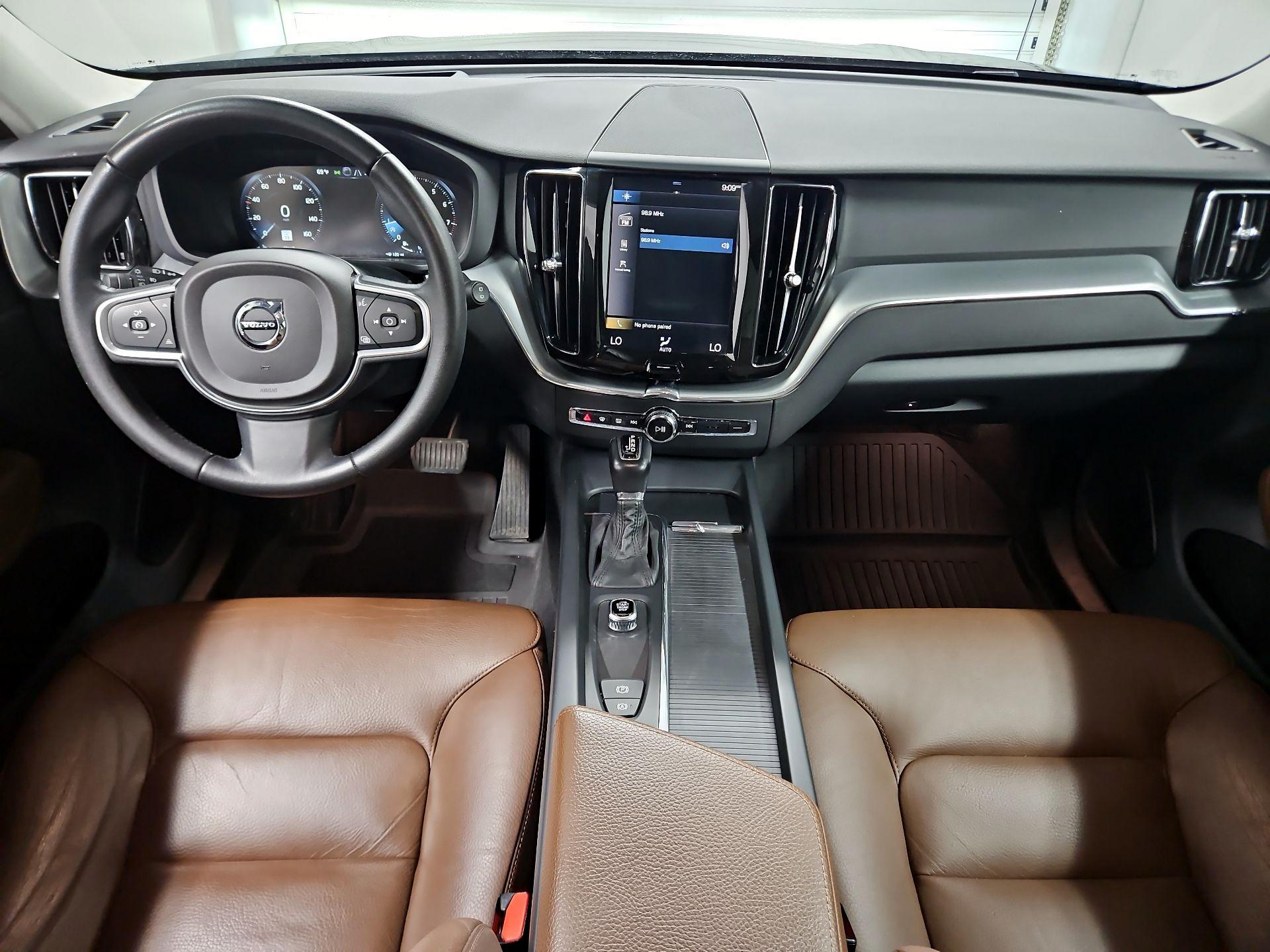 Thumbnail: 2018 Volvo XC60 - 9
