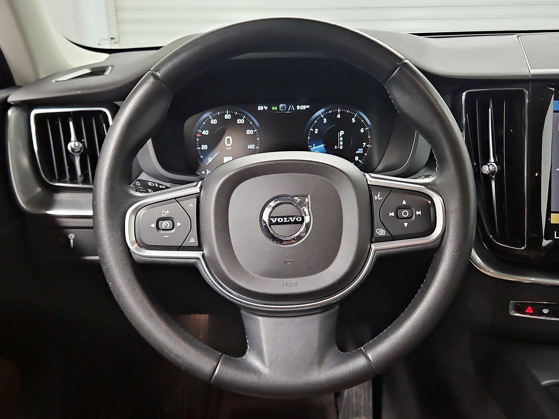 Thumbnail: 2018 Volvo XC60 - 10