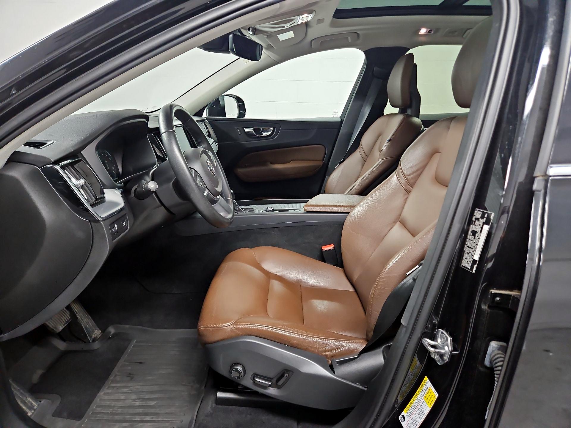 Thumbnail: 2018 Volvo XC60 - 11