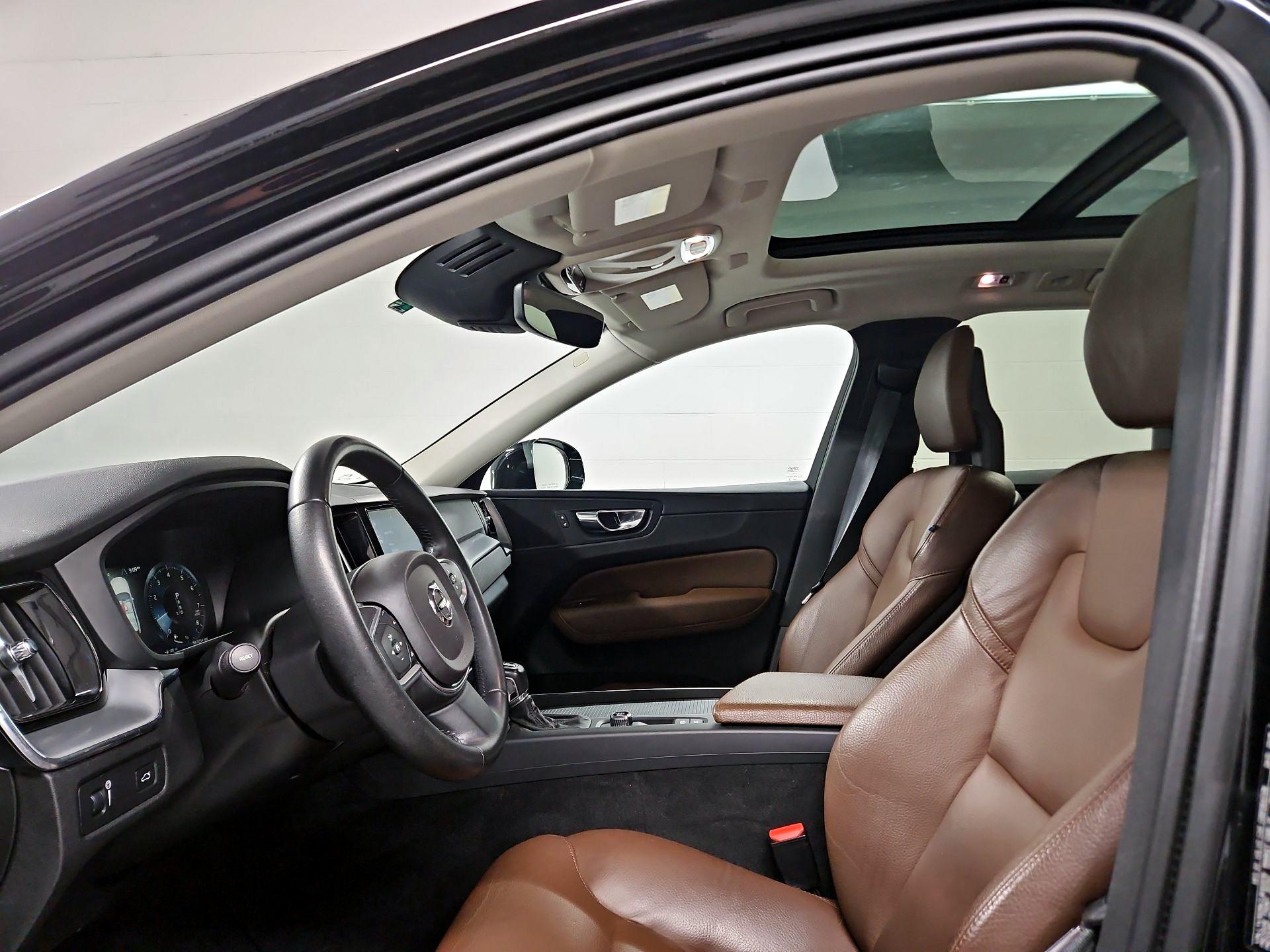 Thumbnail: 2018 Volvo XC60 - 20