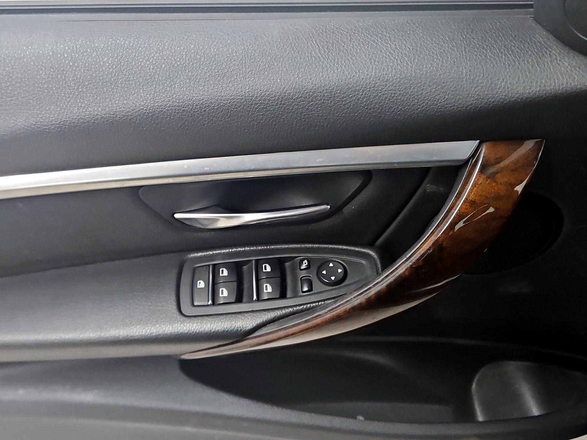 Thumbnail: 2016 BMW 3 Series - 12