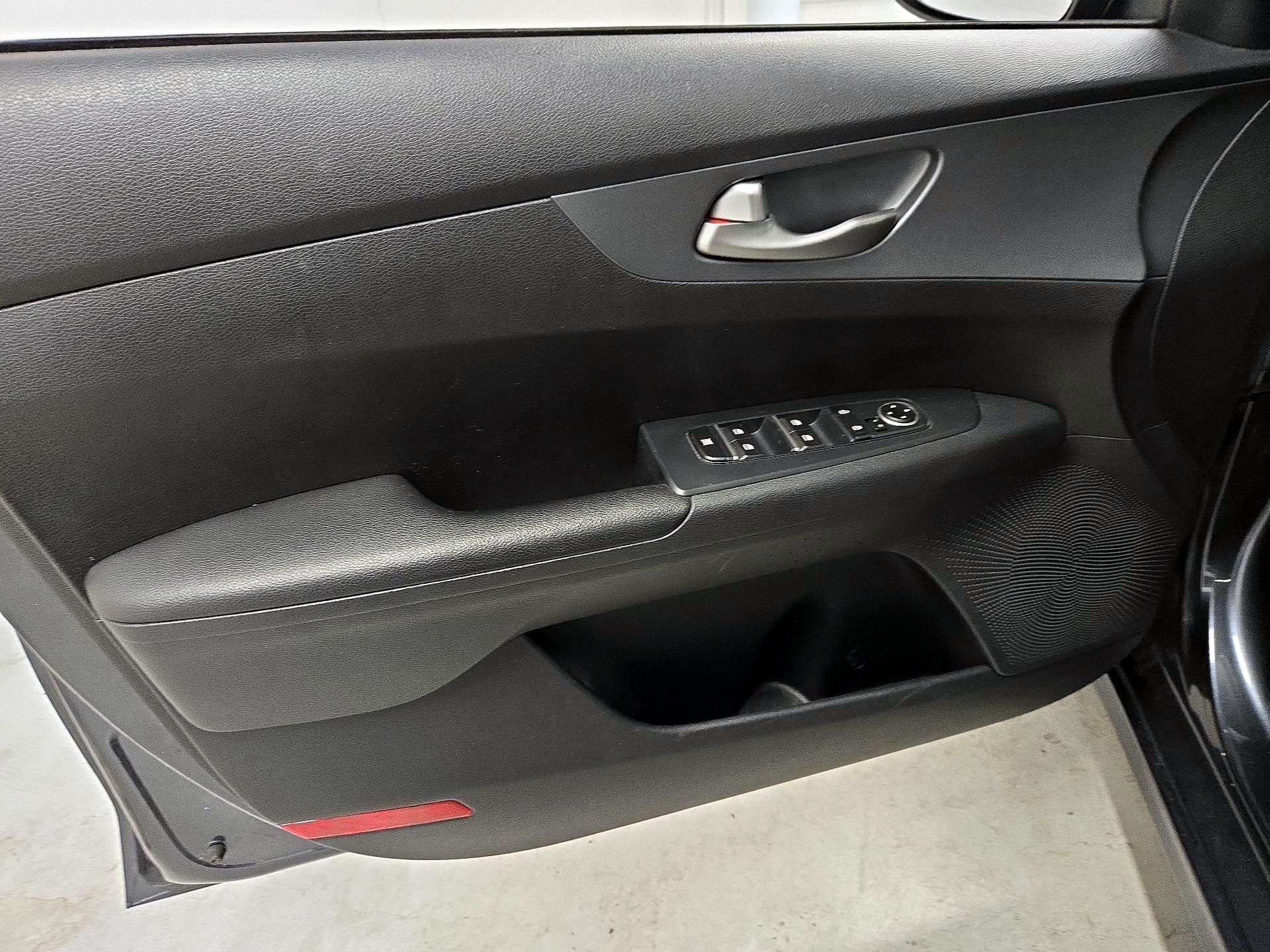 Thumbnail: 2020 Kia Forte - 12