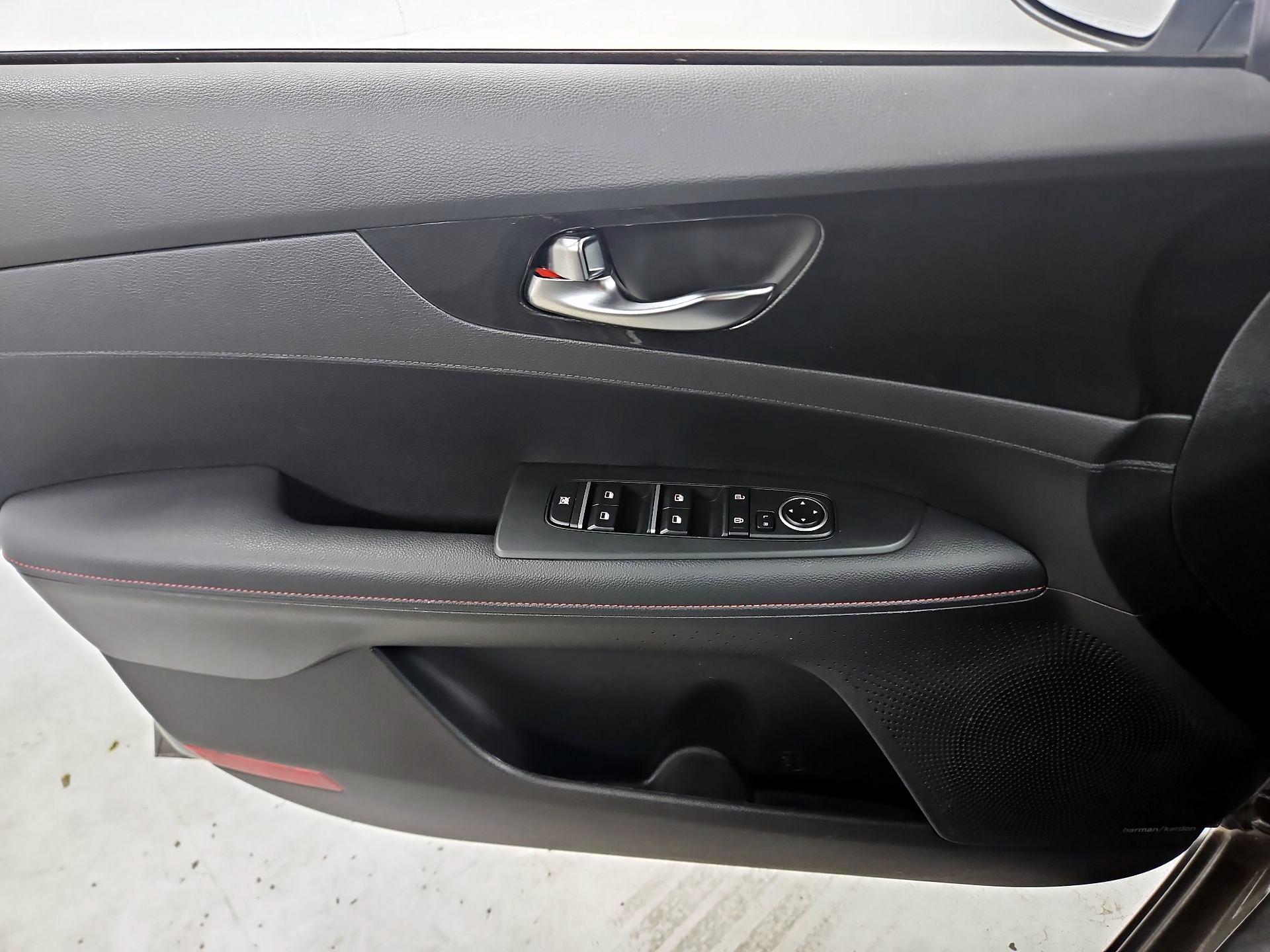 Thumbnail: 2022 Kia Forte - 12