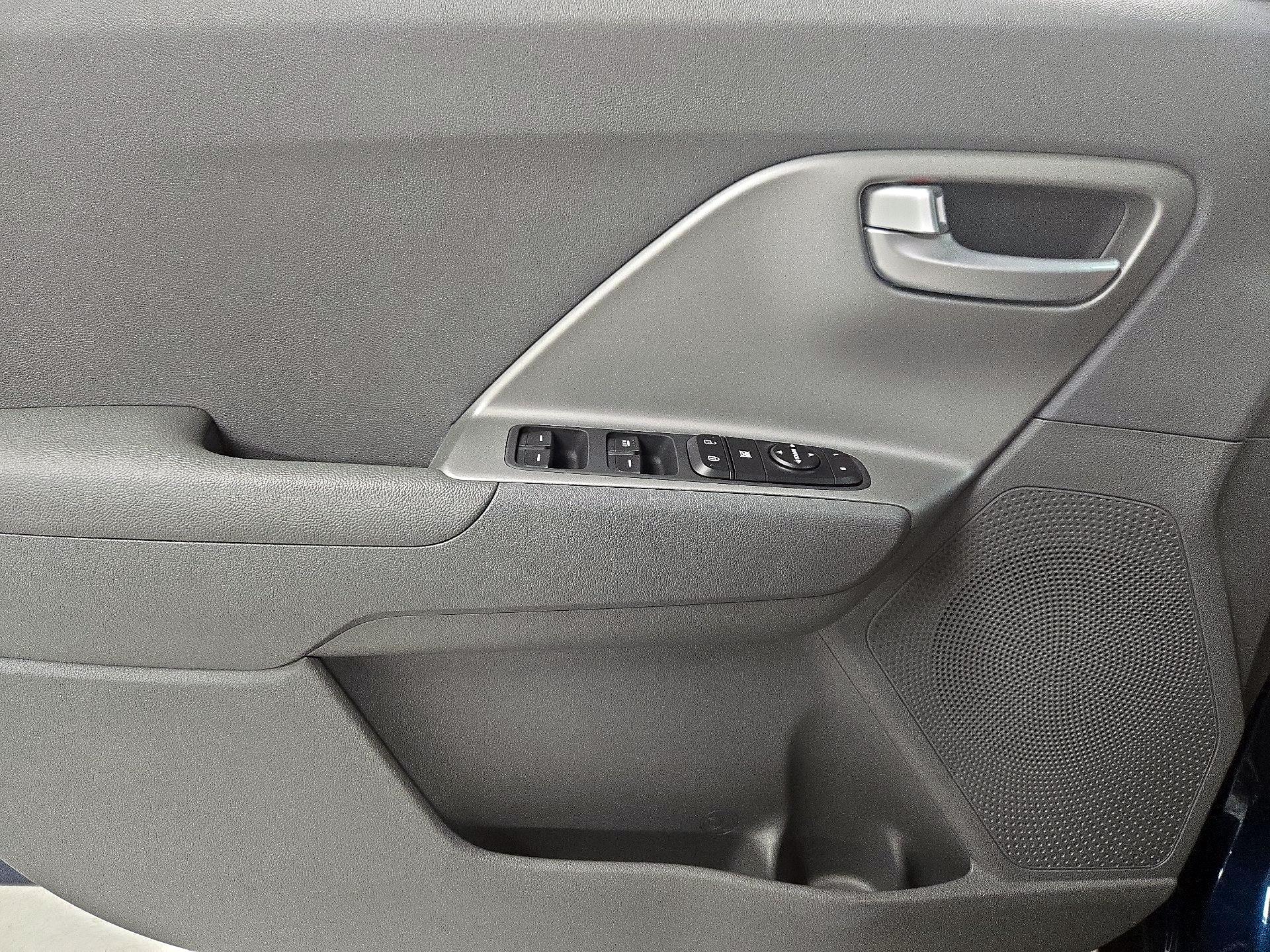 Thumbnail: 2020 Kia Niro - 12