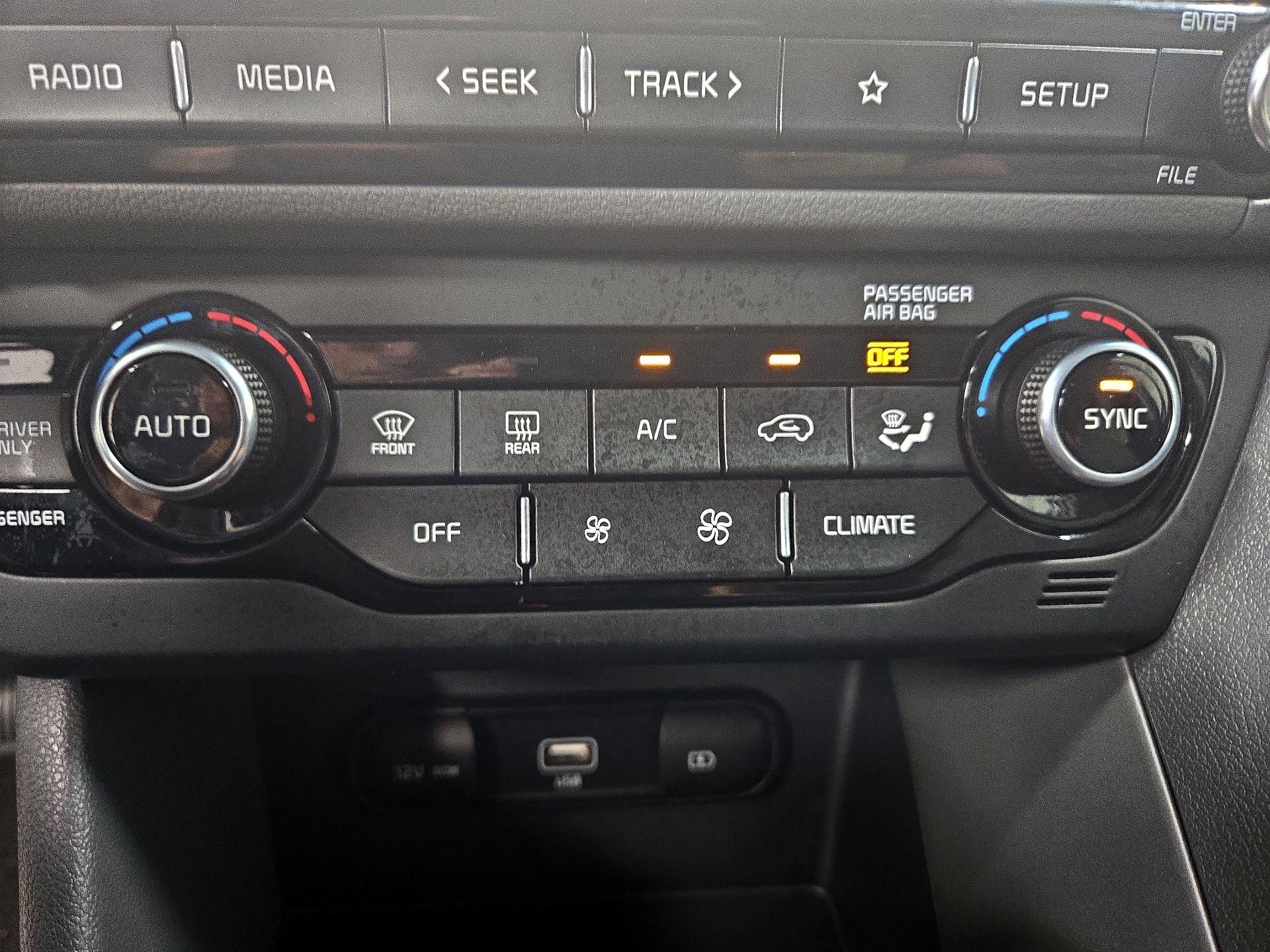 Thumbnail: 2020 Kia Niro - 16