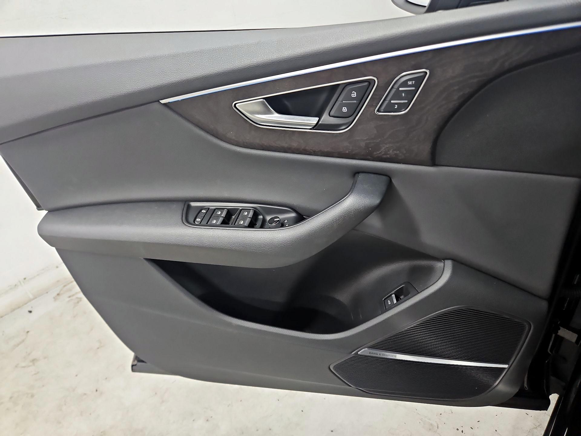 Thumbnail: 2019 Audi Q8 - 12