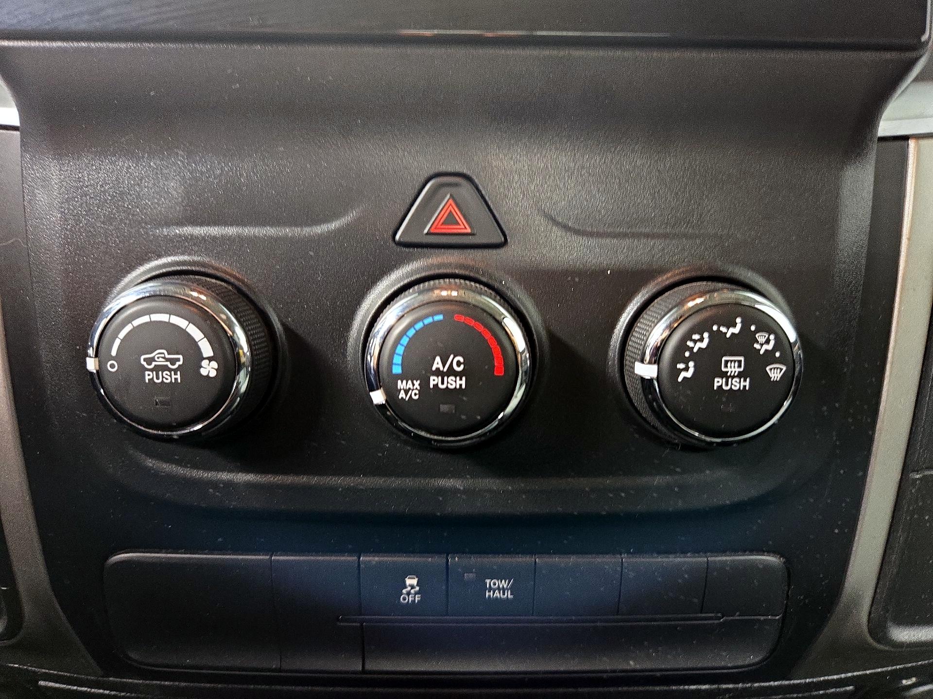 Thumbnail: 2019 RAM 1500 Classic - 16