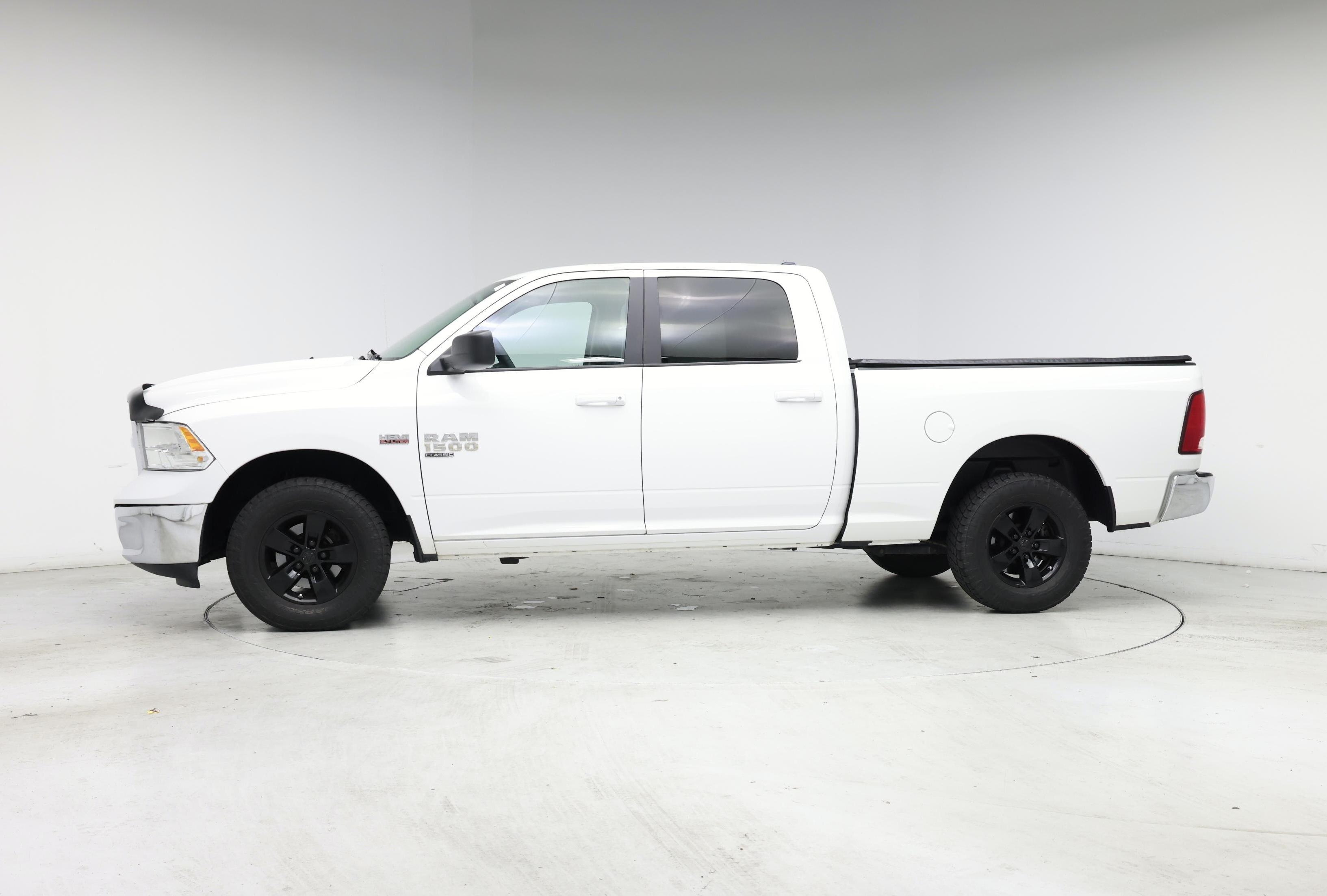 Thumbnail: 2019 RAM 1500 Classic - 3