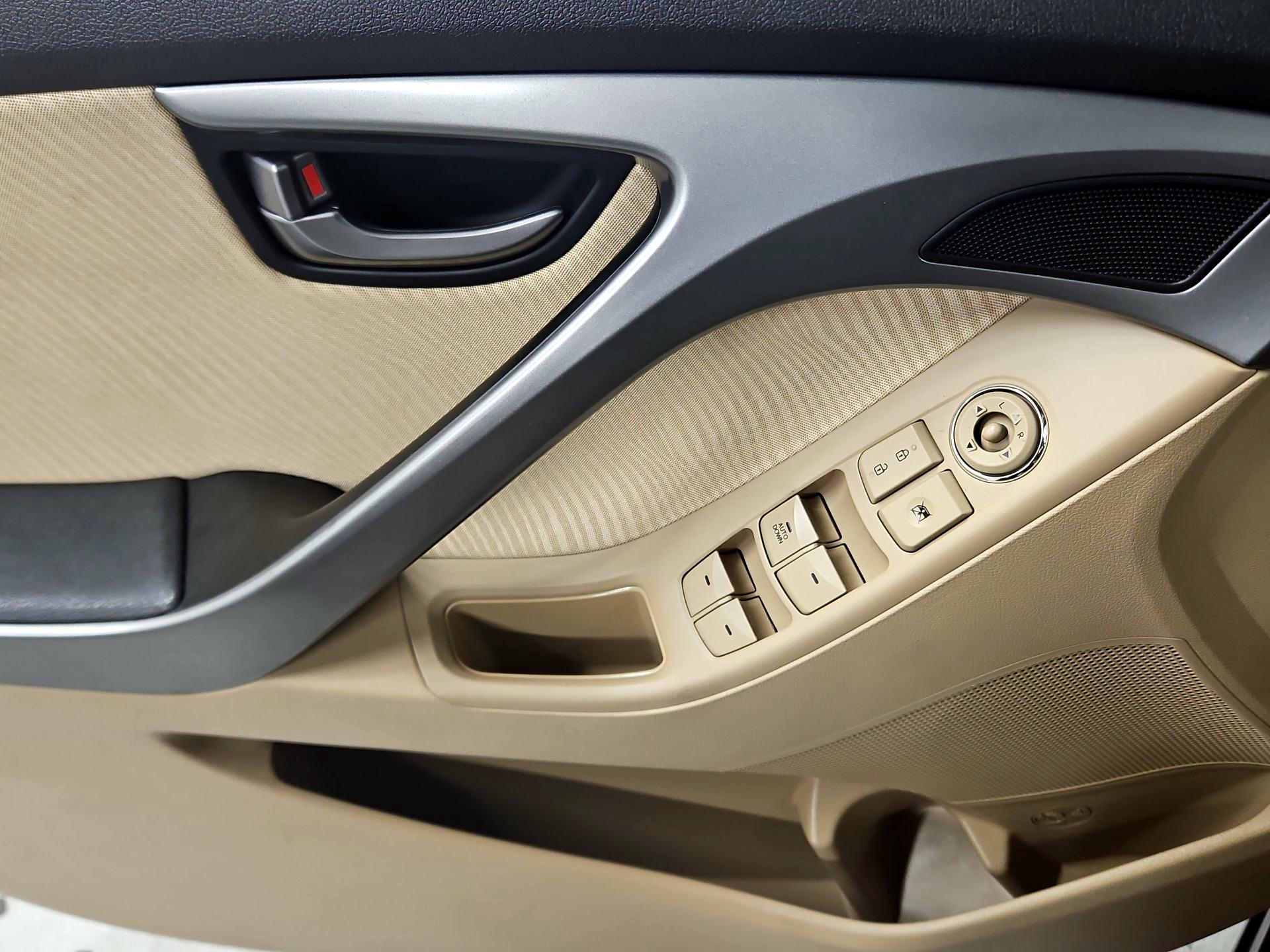 Thumbnail: 2013 Hyundai Elantra - 12