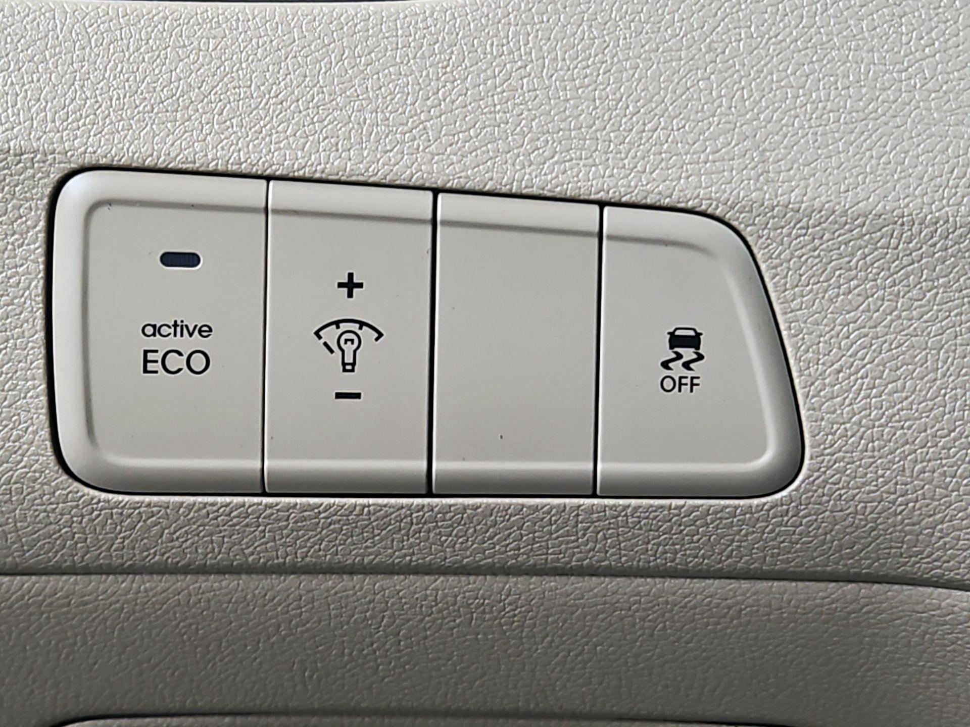 Thumbnail: 2013 Hyundai Elantra - 13