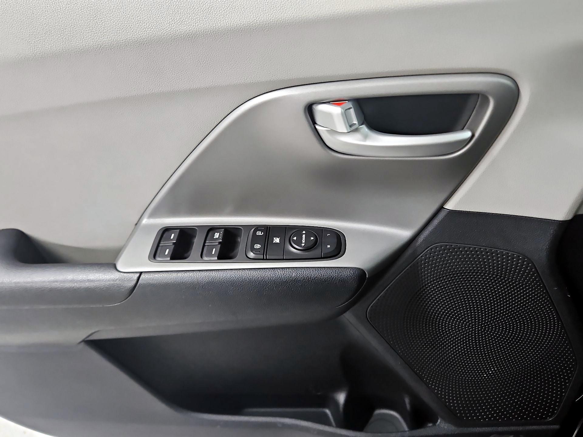 Thumbnail: 2018 Kia Niro - 12