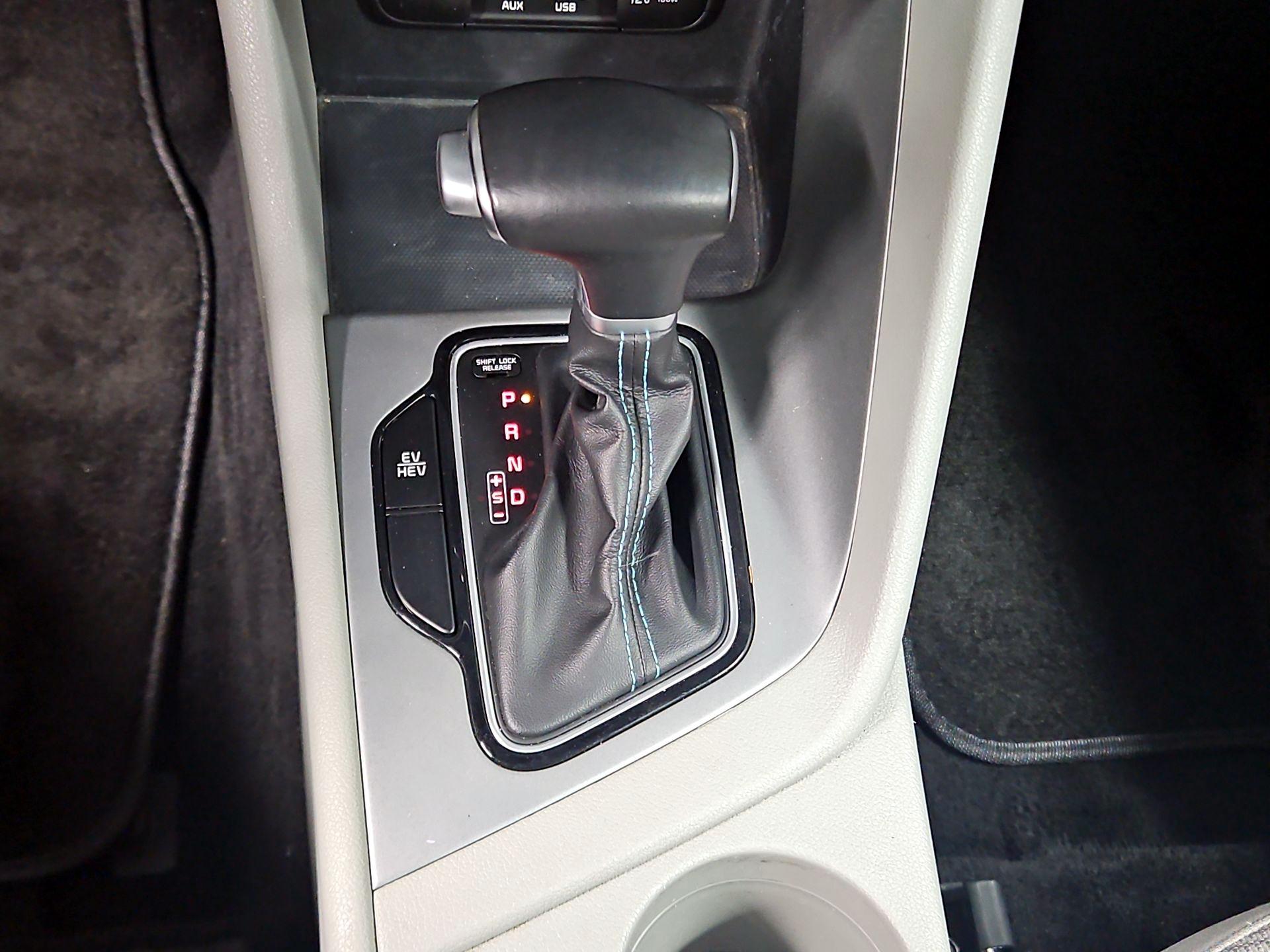 Thumbnail: 2018 Kia Niro - 17