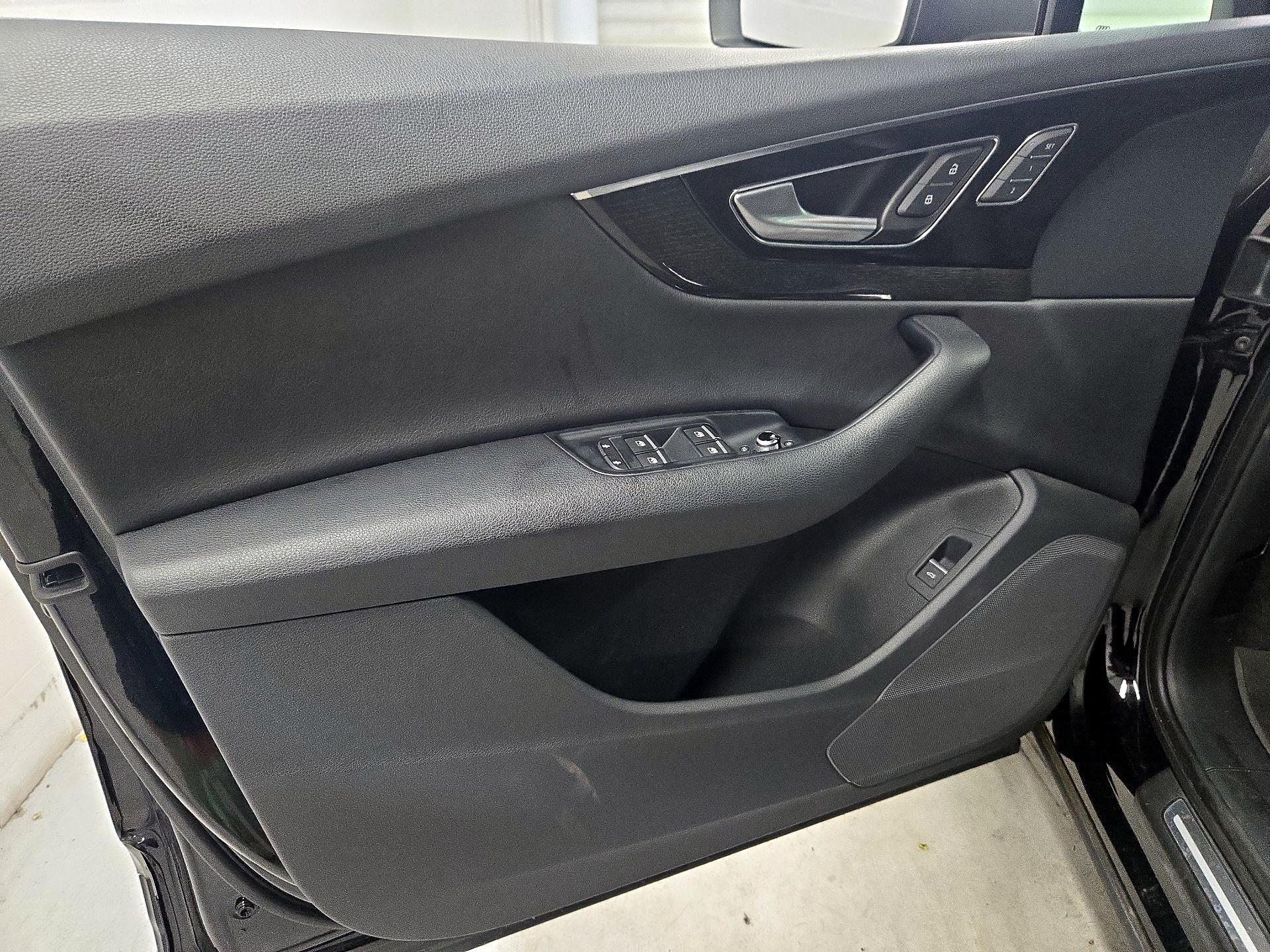 Thumbnail: 2019 Audi Q7 - 12