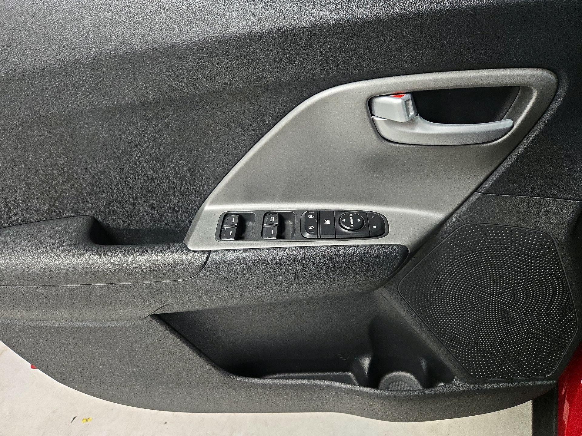 Thumbnail: 2017 Kia Niro - 12