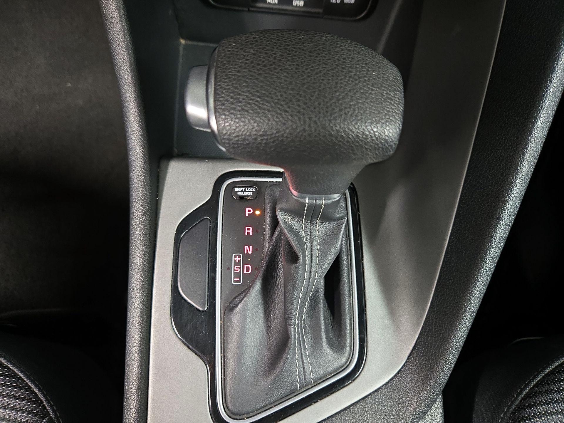 Thumbnail: 2017 Kia Niro - 17