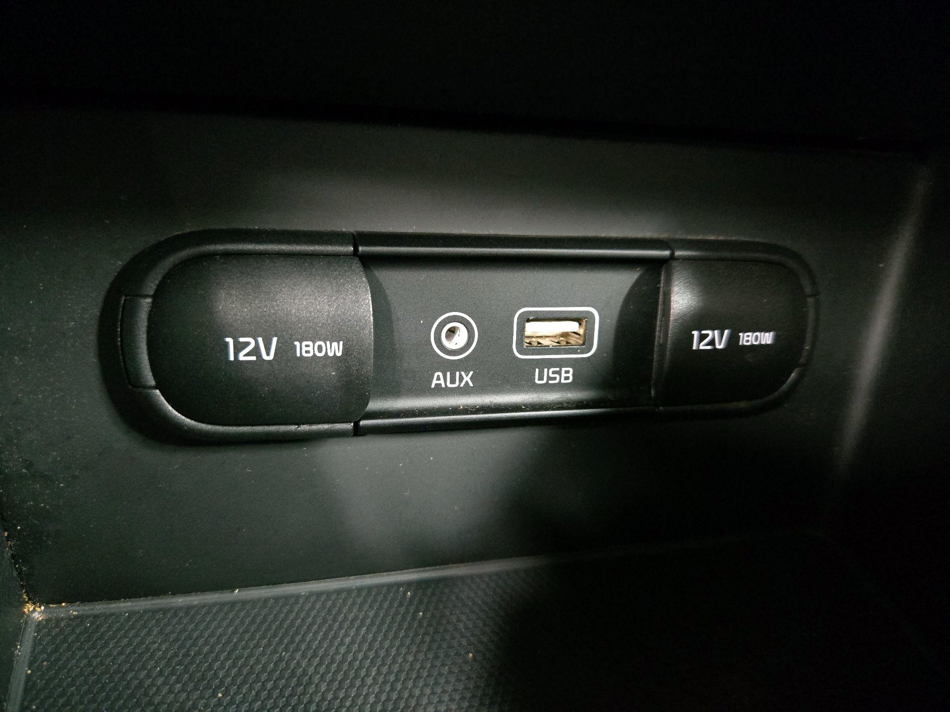 Thumbnail: 2017 Kia Niro - 18