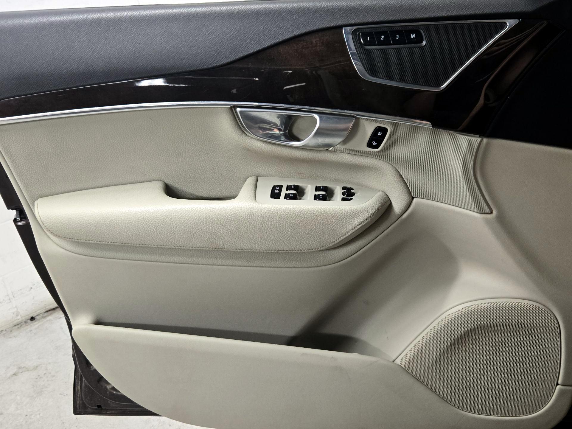 Thumbnail: 2018 Volvo XC90 - 12