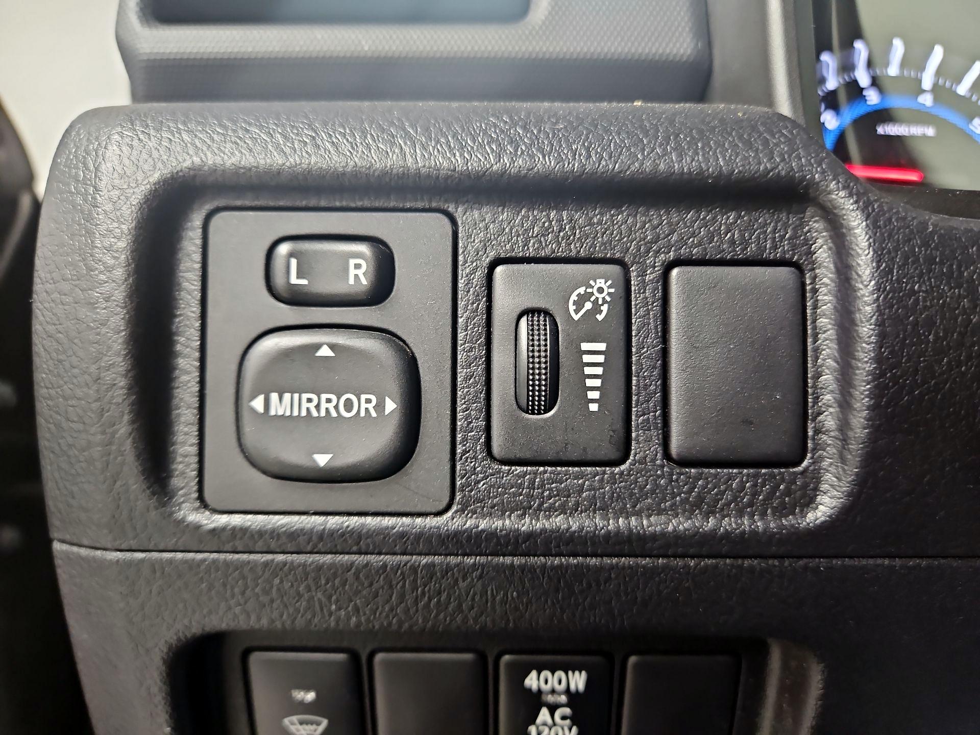 Thumbnail: 2016 Toyota 4Runner - 13