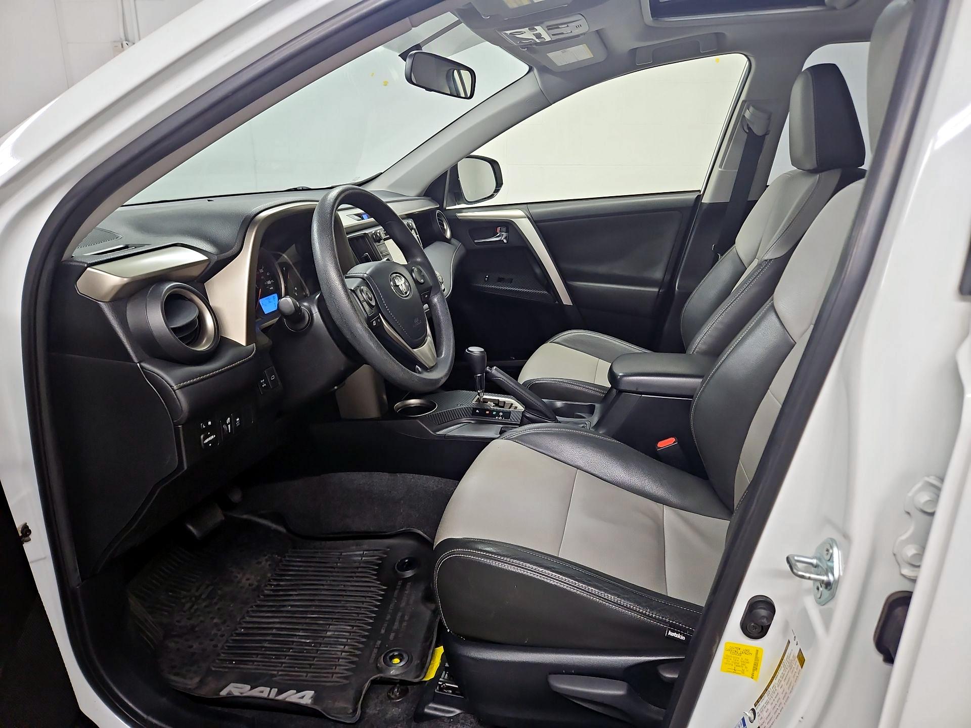 Thumbnail: 2015 Toyota RAV4 - 11