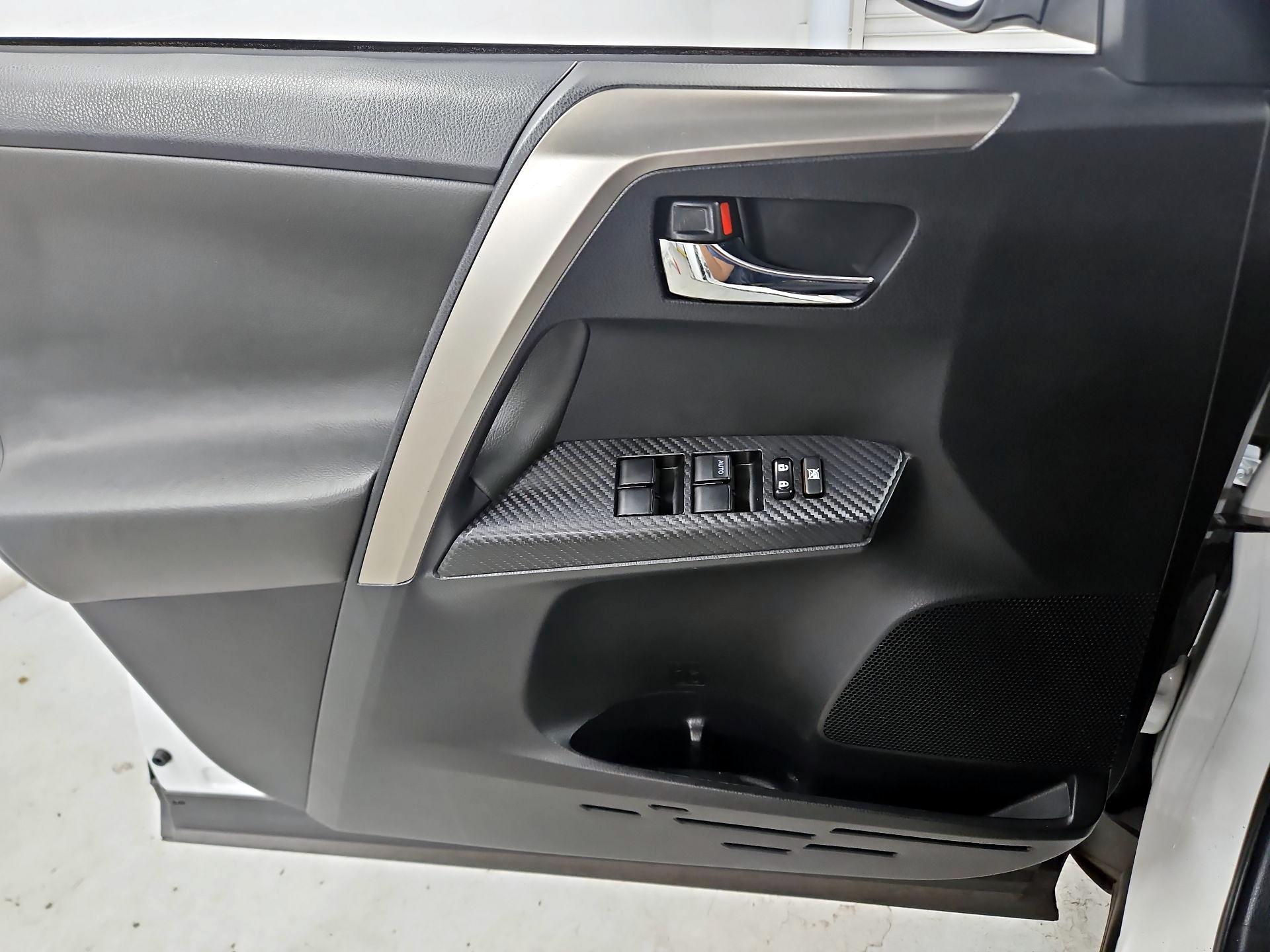Thumbnail: 2015 Toyota RAV4 - 12