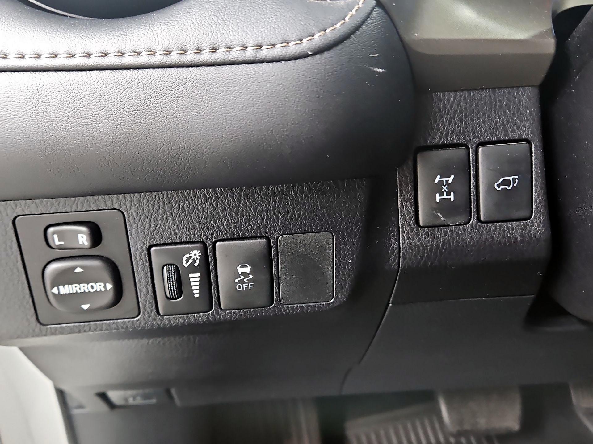 Thumbnail: 2015 Toyota RAV4 - 13