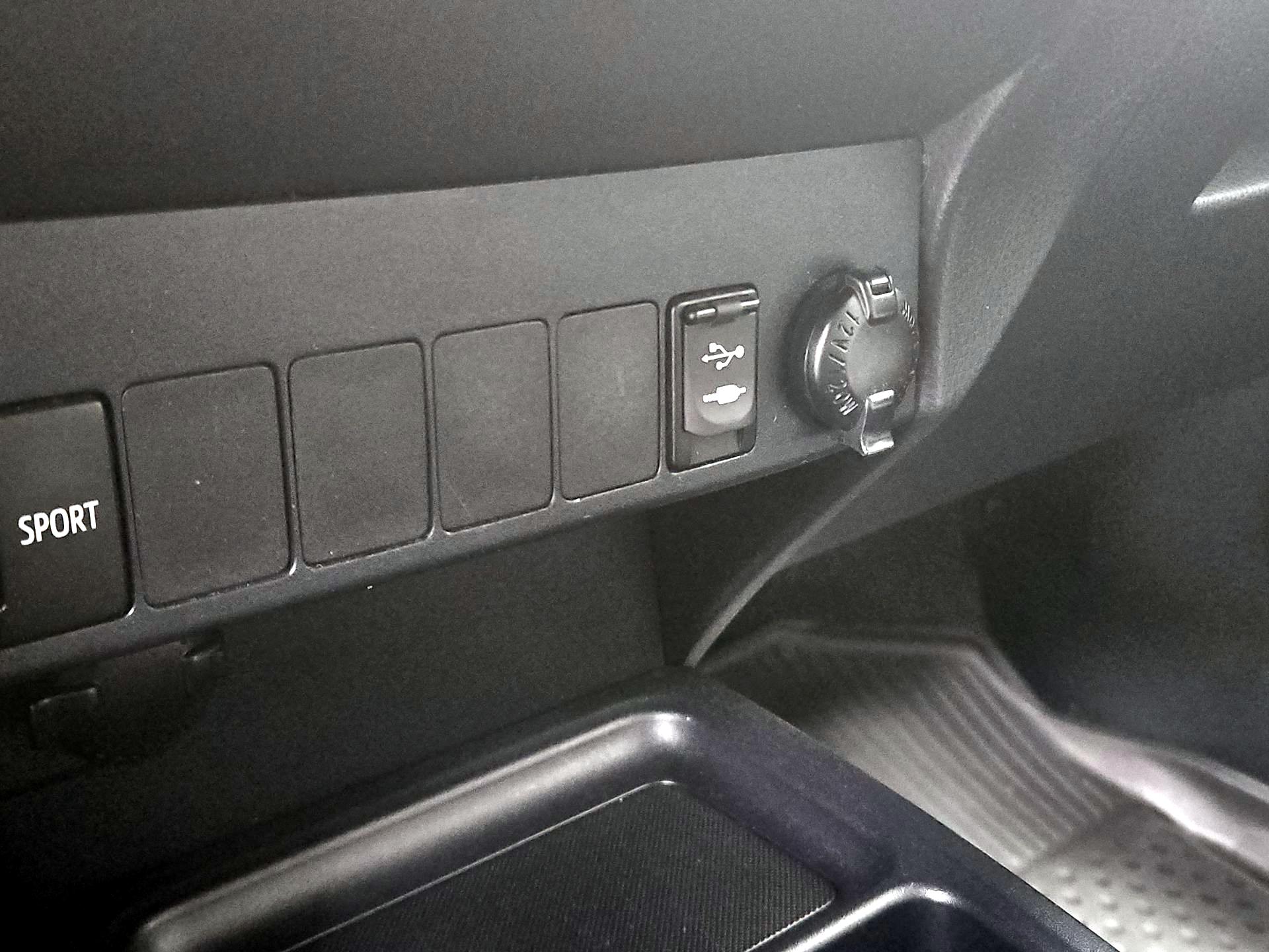 Thumbnail: 2015 Toyota RAV4 - 18