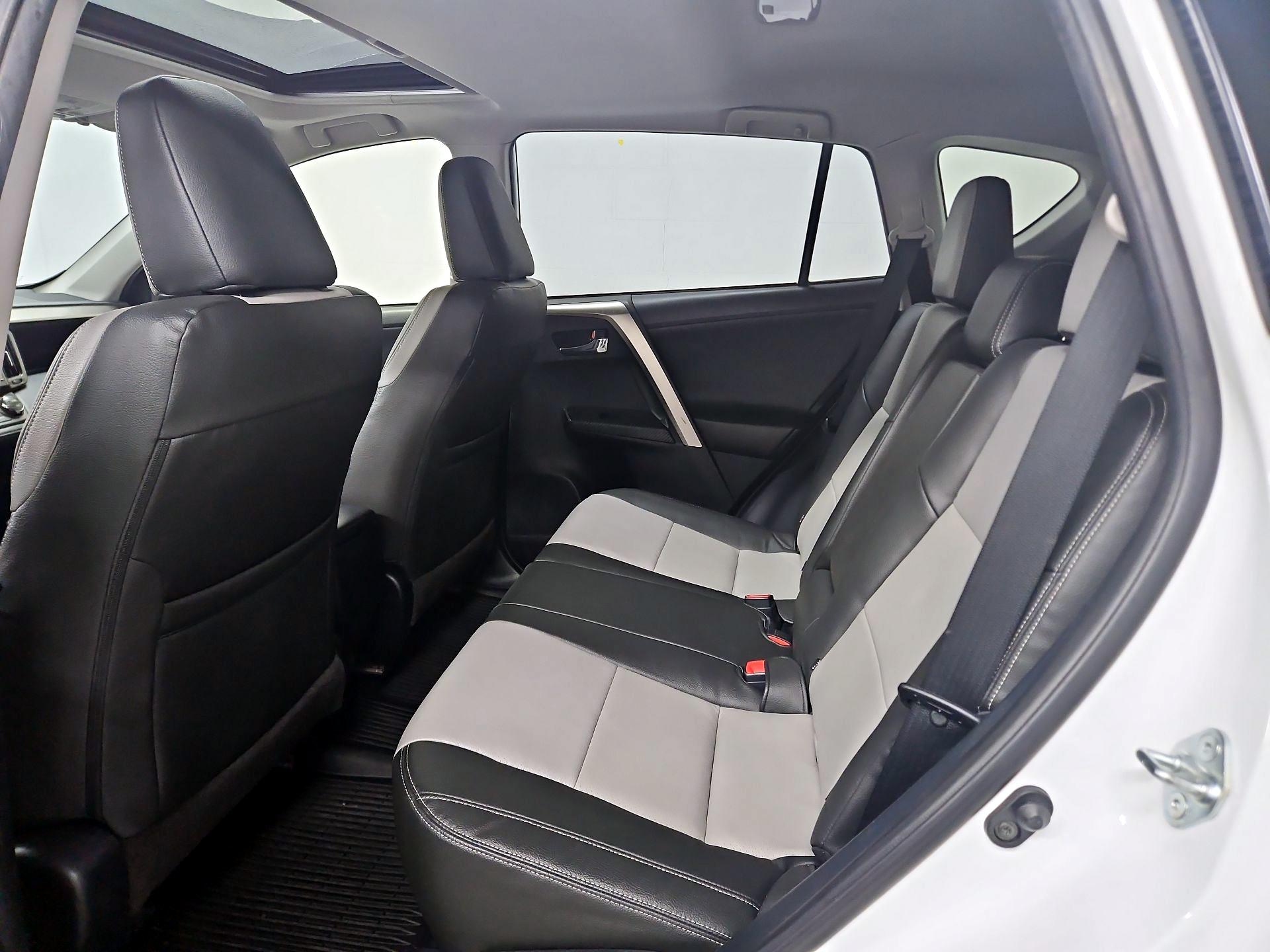 Thumbnail: 2015 Toyota RAV4 - 20
