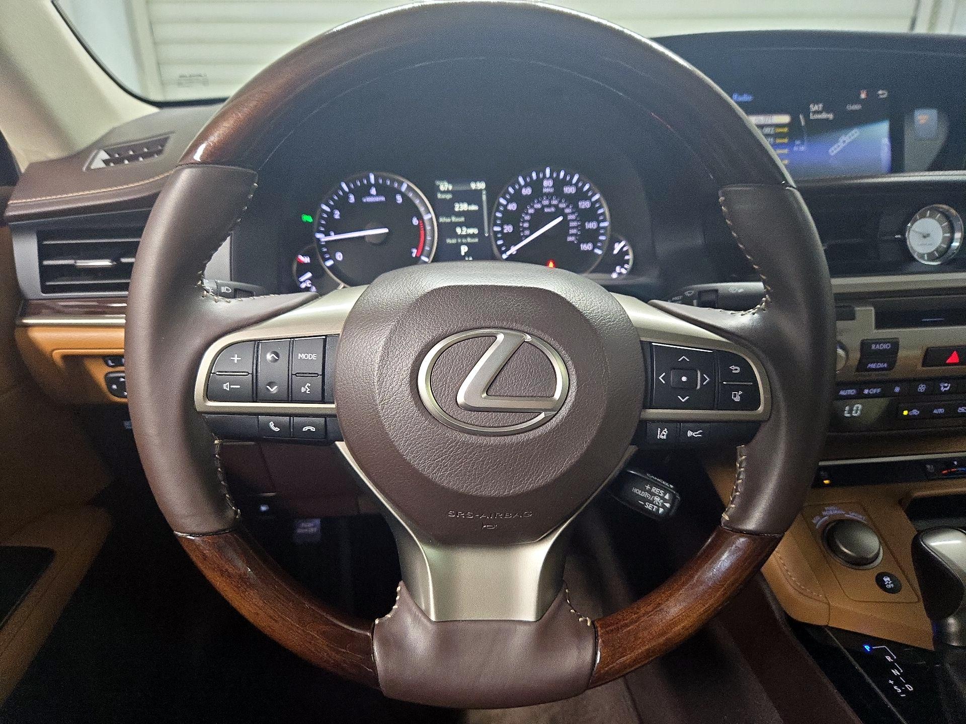 Thumbnail: 2016 Lexus ES - 10