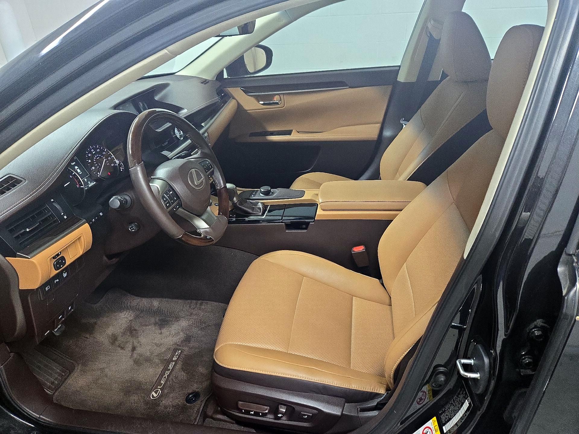 Thumbnail: 2016 Lexus ES - 11
