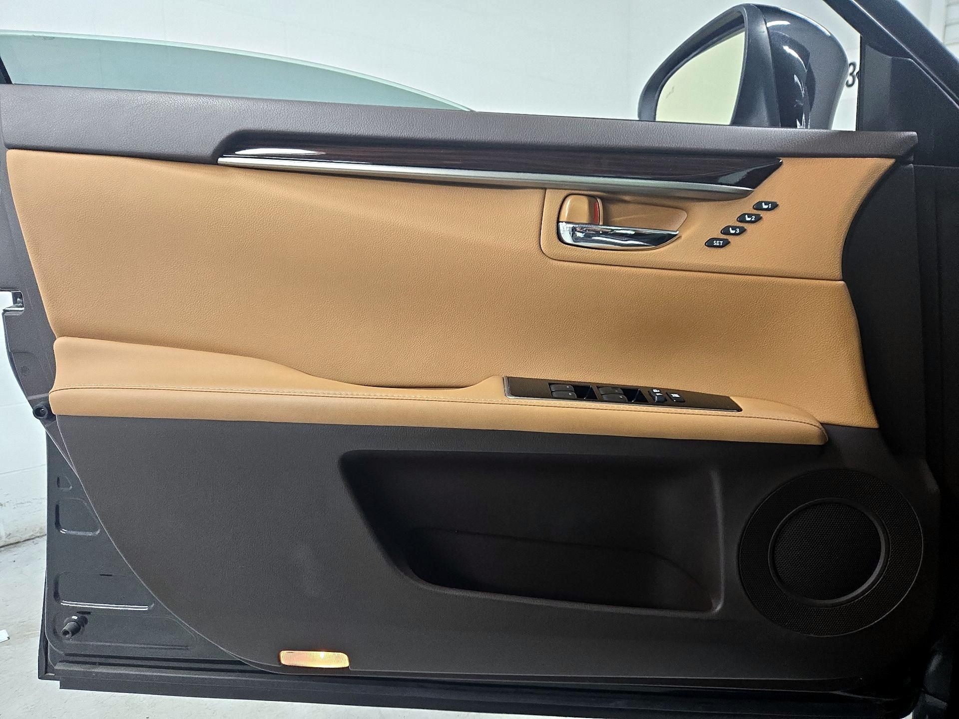 Thumbnail: 2016 Lexus ES - 12