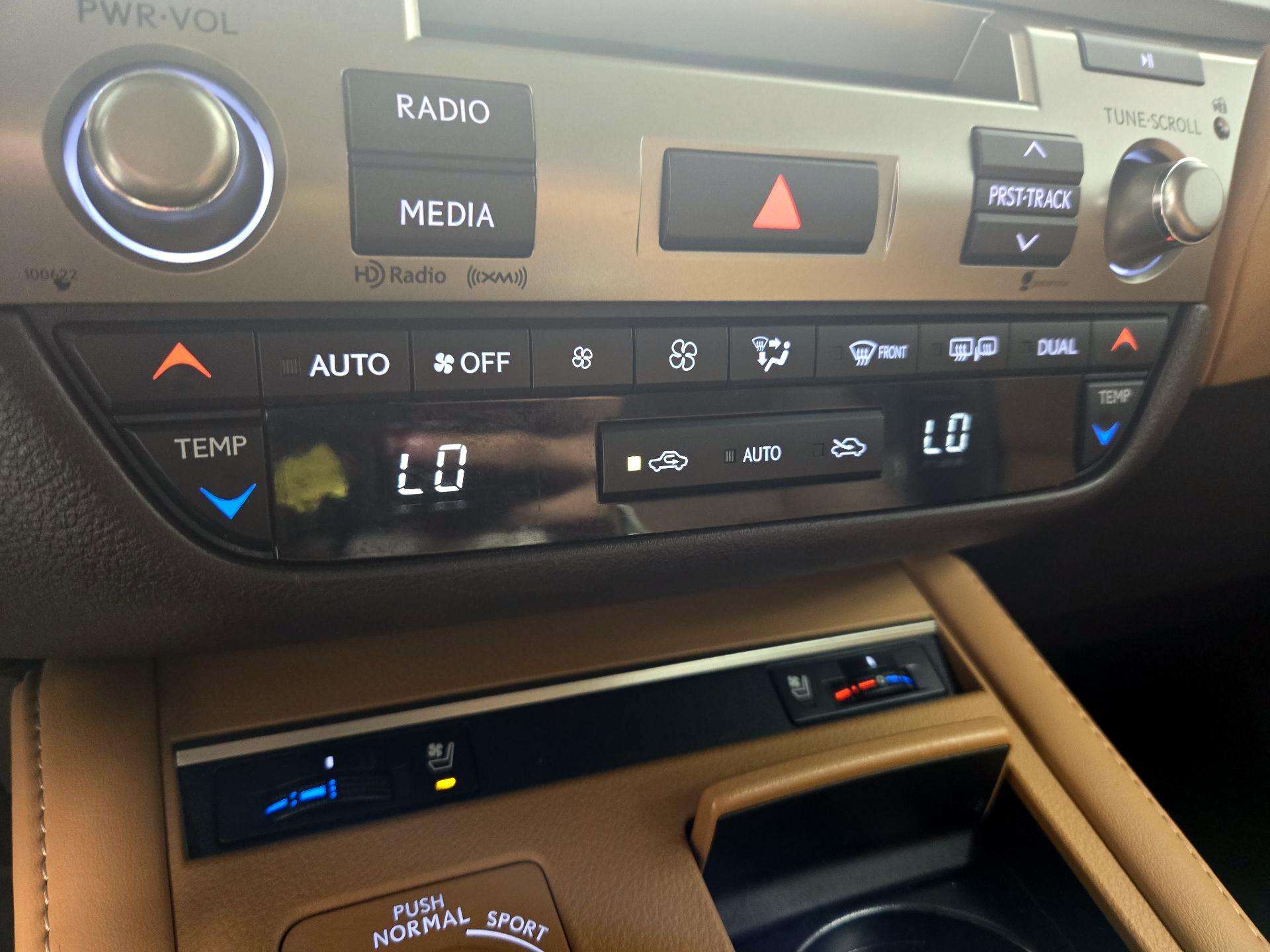 Thumbnail: 2016 Lexus ES - 16