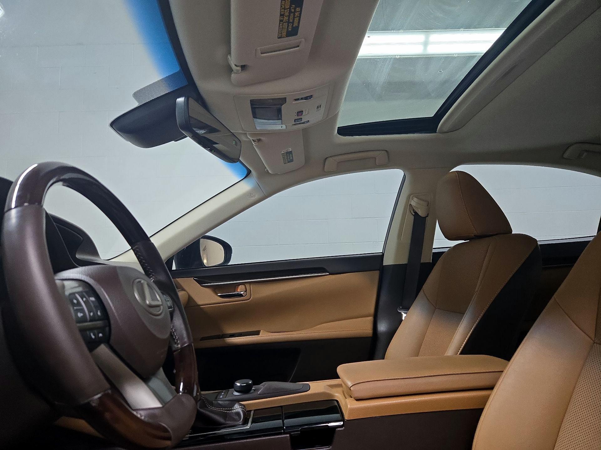Thumbnail: 2016 Lexus ES - 19