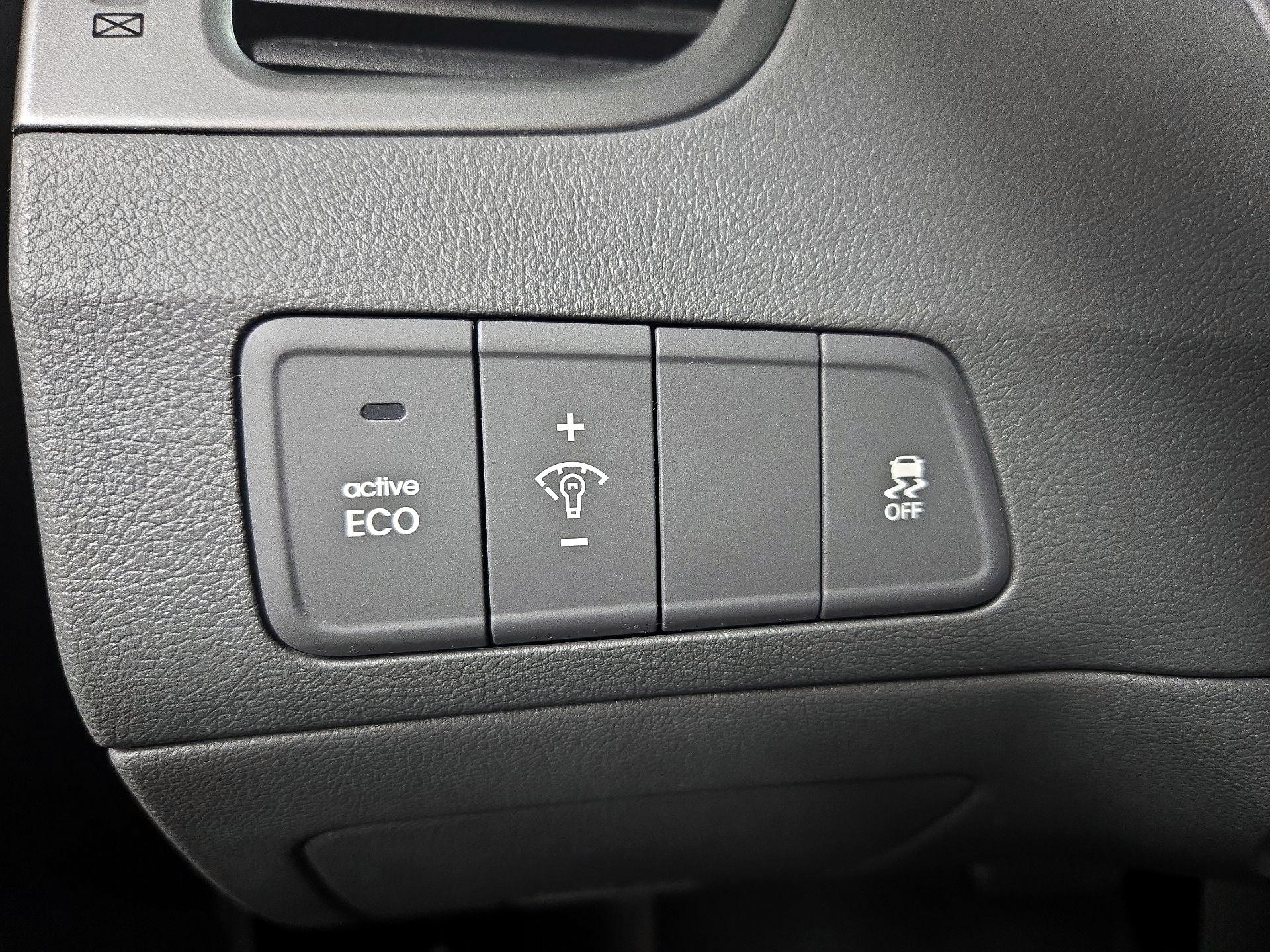Thumbnail: 2015 Hyundai Elantra - 13