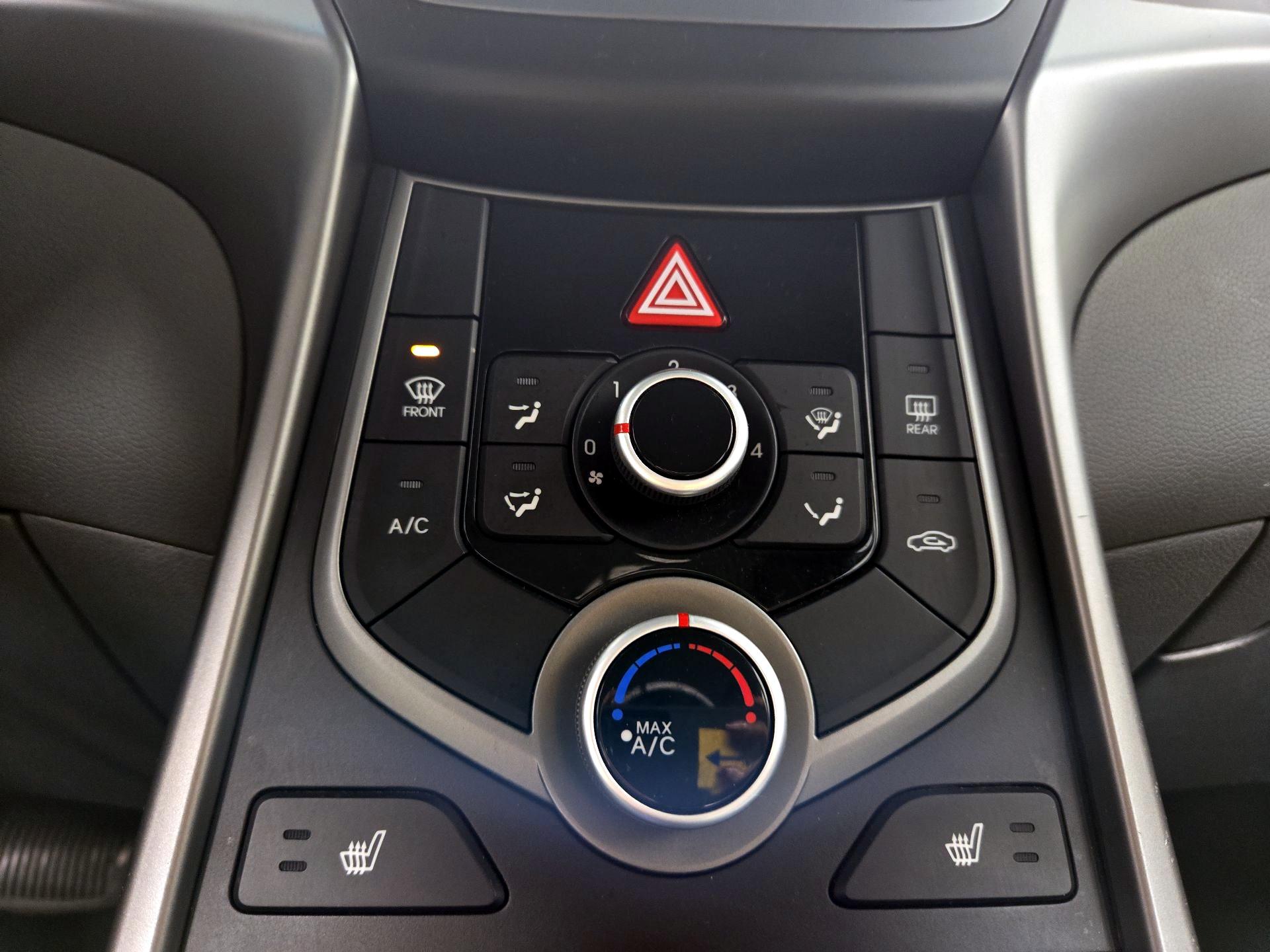 Thumbnail: 2015 Hyundai Elantra - 16