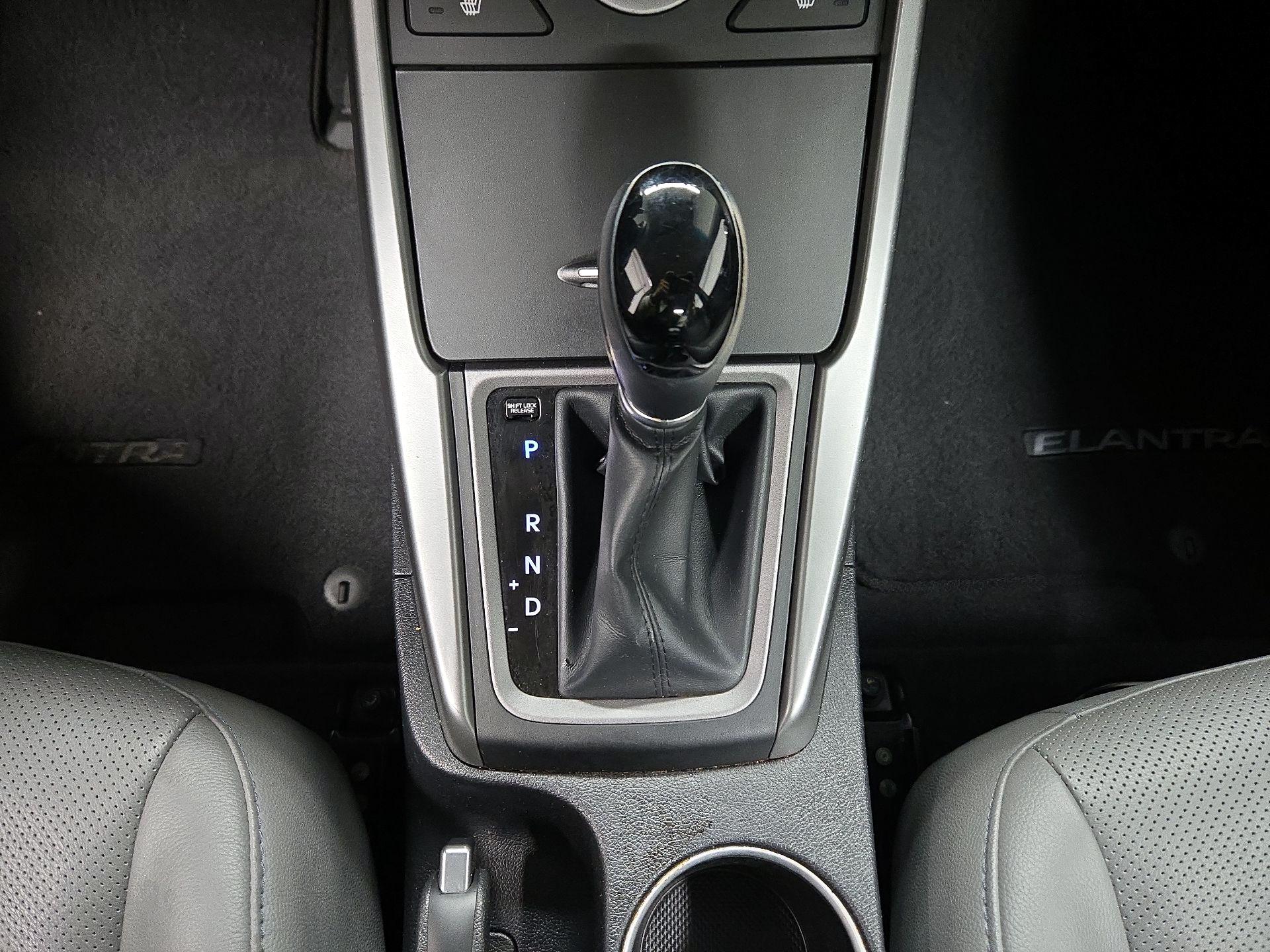 Thumbnail: 2015 Hyundai Elantra - 17