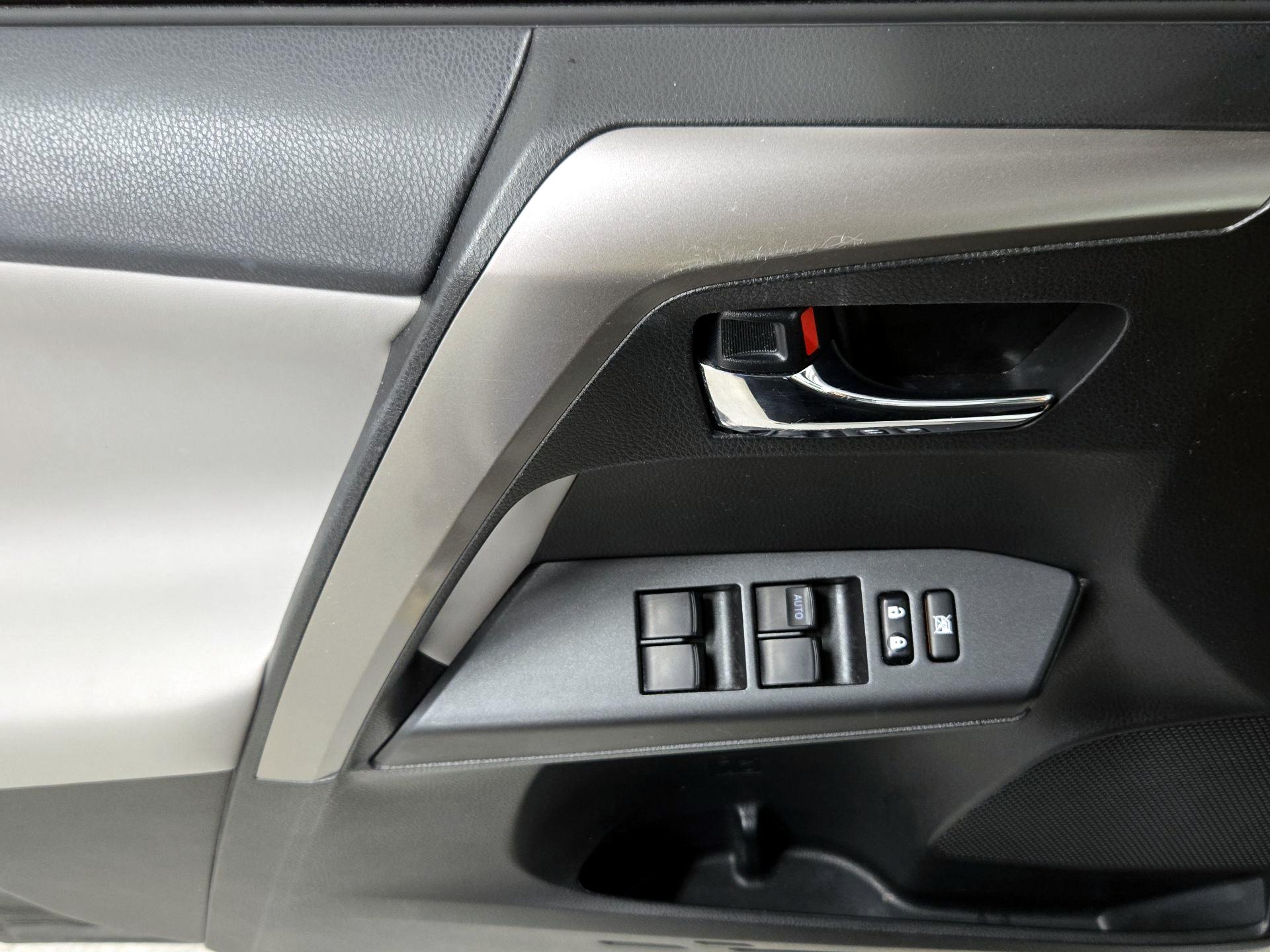 Thumbnail: 2016 Toyota RAV4 - 12