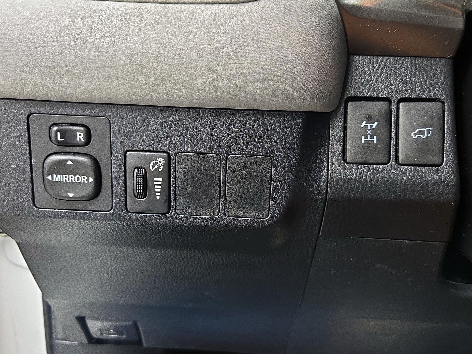 Thumbnail: 2016 Toyota RAV4 - 13