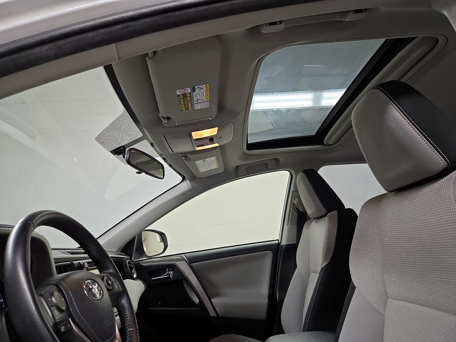 Thumbnail: 2016 Toyota RAV4 - 19