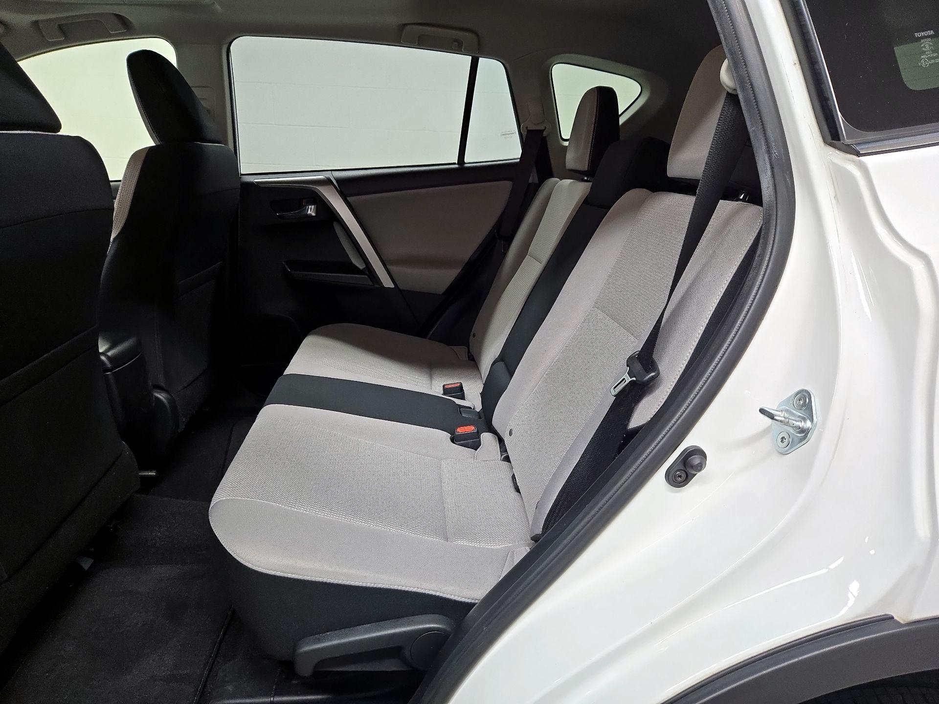Thumbnail: 2016 Toyota RAV4 - 20