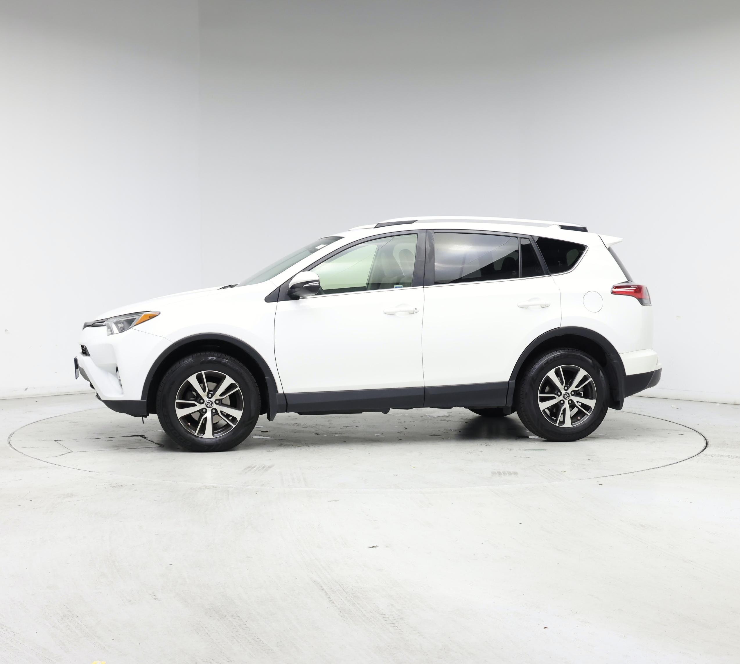 Thumbnail: 2016 Toyota RAV4 - 3